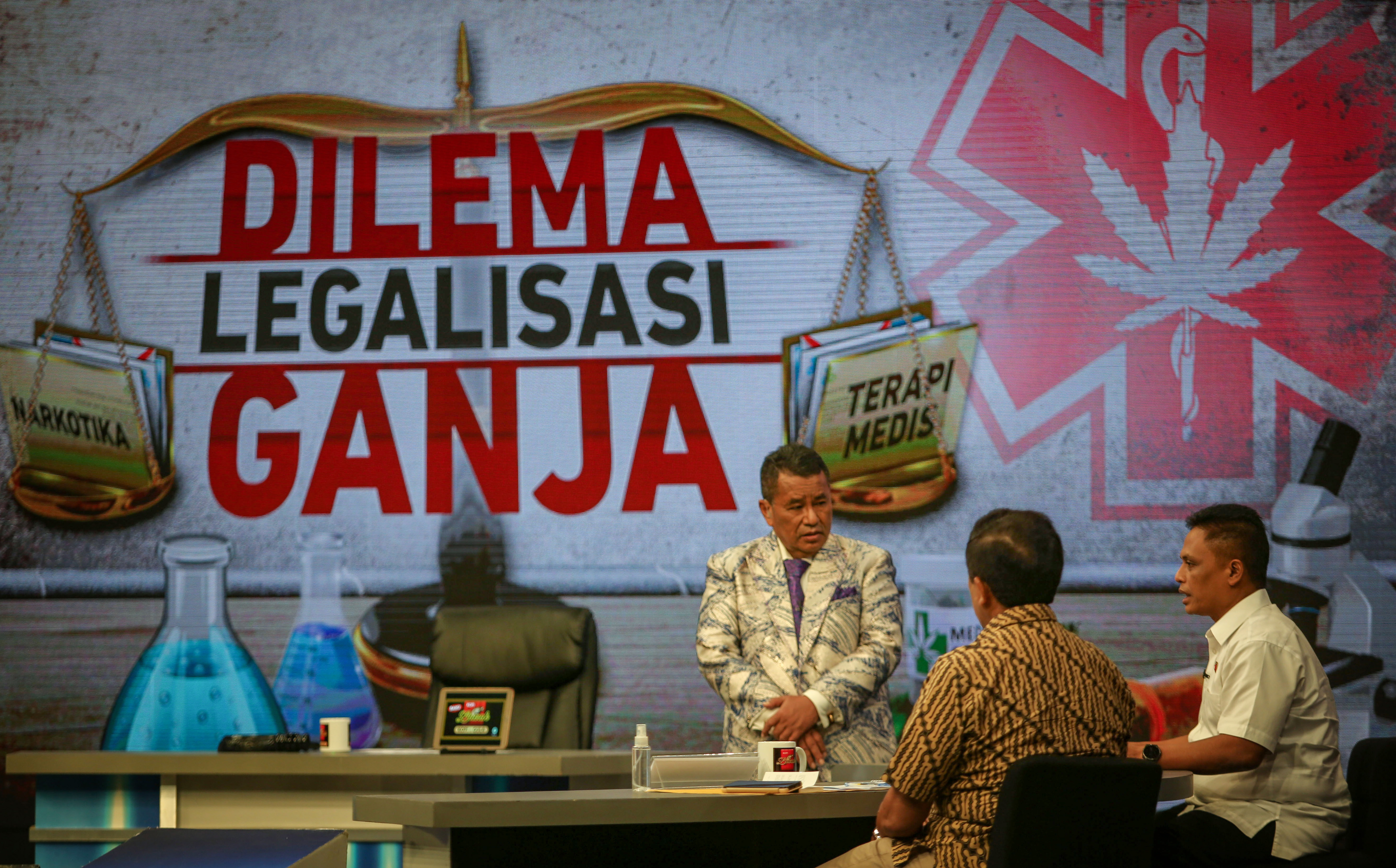 Program Hot Room di MetroTV mengangkat tema Dilema Legalisasi Ganja