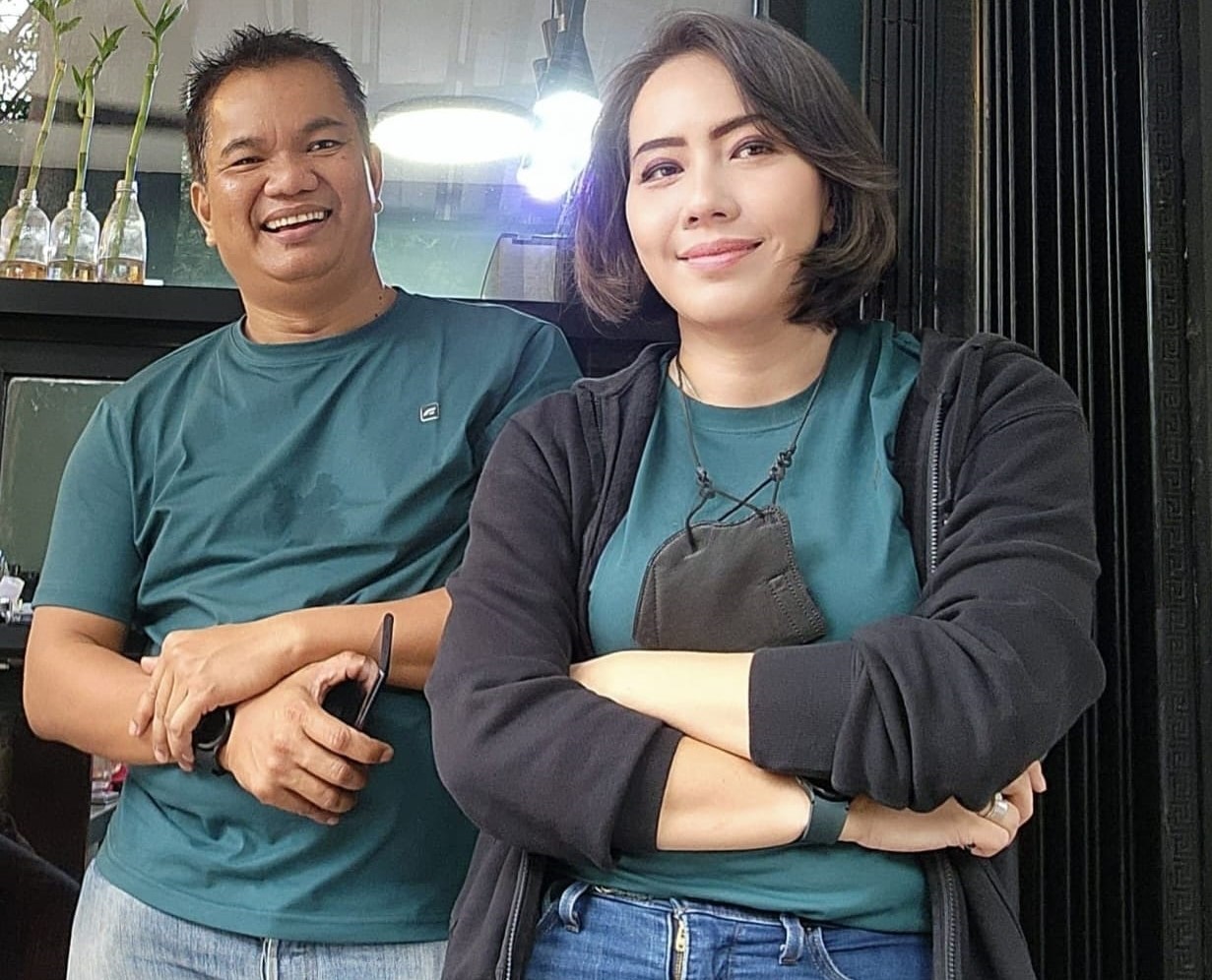 Ketua Pembina Yayasan Damar Meja Hijau Samuel Hutabarat bersama Ketua Sekaligus Pendiri Yayasan Damar Meja Hijau Lintang Suryaningtya