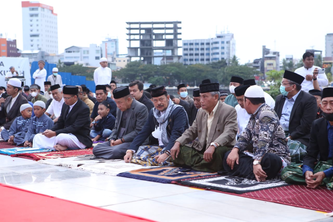 Mentan SYL melaksanakan Salat Idul Adha di Makassar, Sulsel