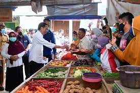 Presiden Joko Widodo di Pasar Sukamandi, Kabupaten Subang