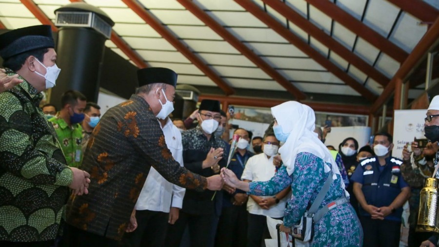 SAMBUT KEDATANGAN JEMAAH HAJI: Menko PMK sambut kedatangan jemaah haji di Bandara Soekarno-Hatta, Cengkareng