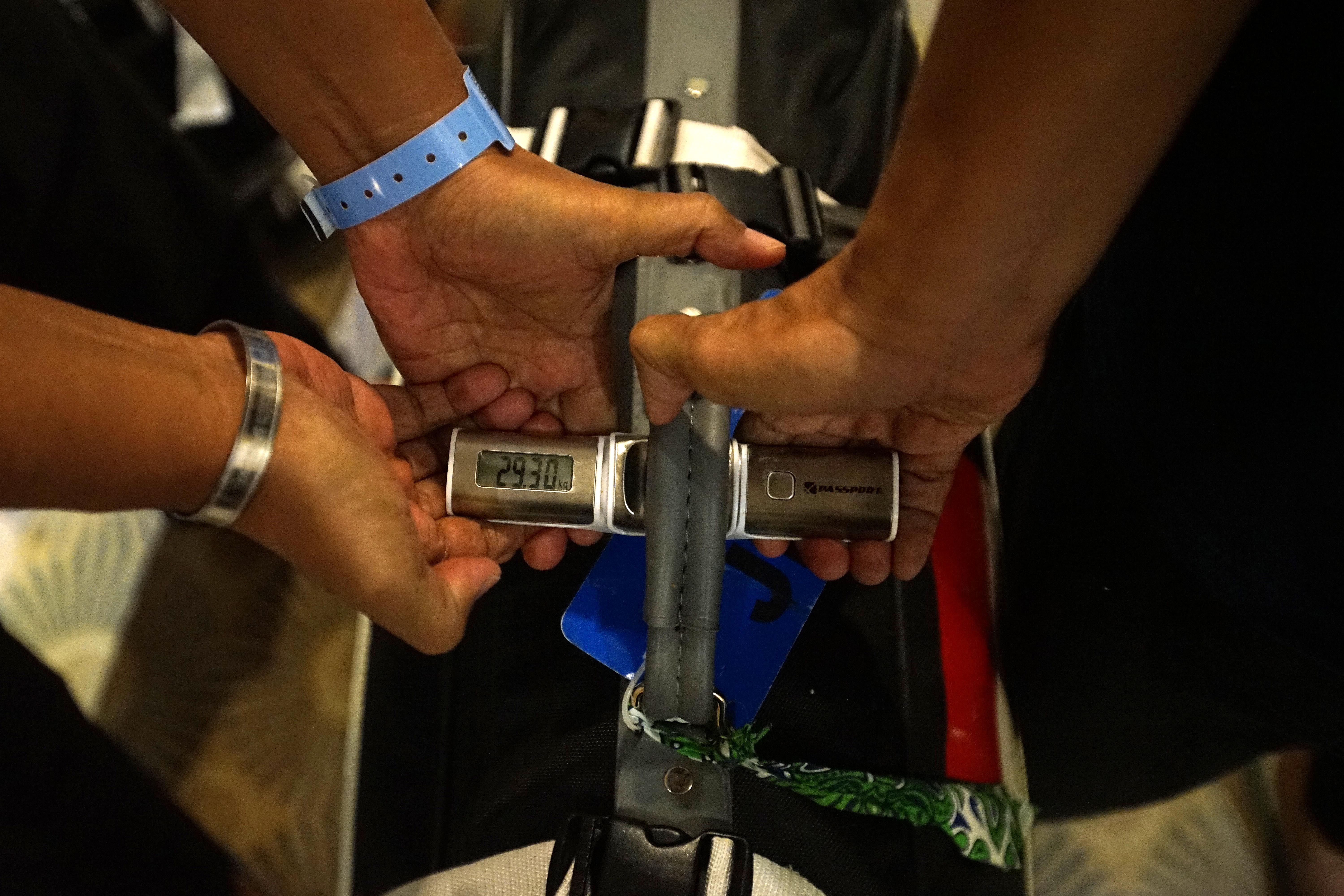 Ilustrasi--Jemaah haji Indonesia berkemas menjelang kepulangan mereka ke Tanah Air.