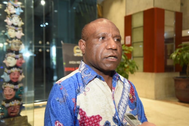 Anggota DPR RI dari Daerah Pemilihan Papua Mesakh Mirin saat diwawancarai Parlementaria di Nusantara I, Senayan, Jakarta, Kamis (7/7).