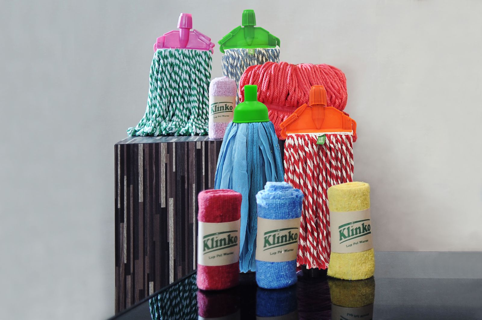 Sejumlah produk yang dihadirkan PT Klinko Karya Imaji.