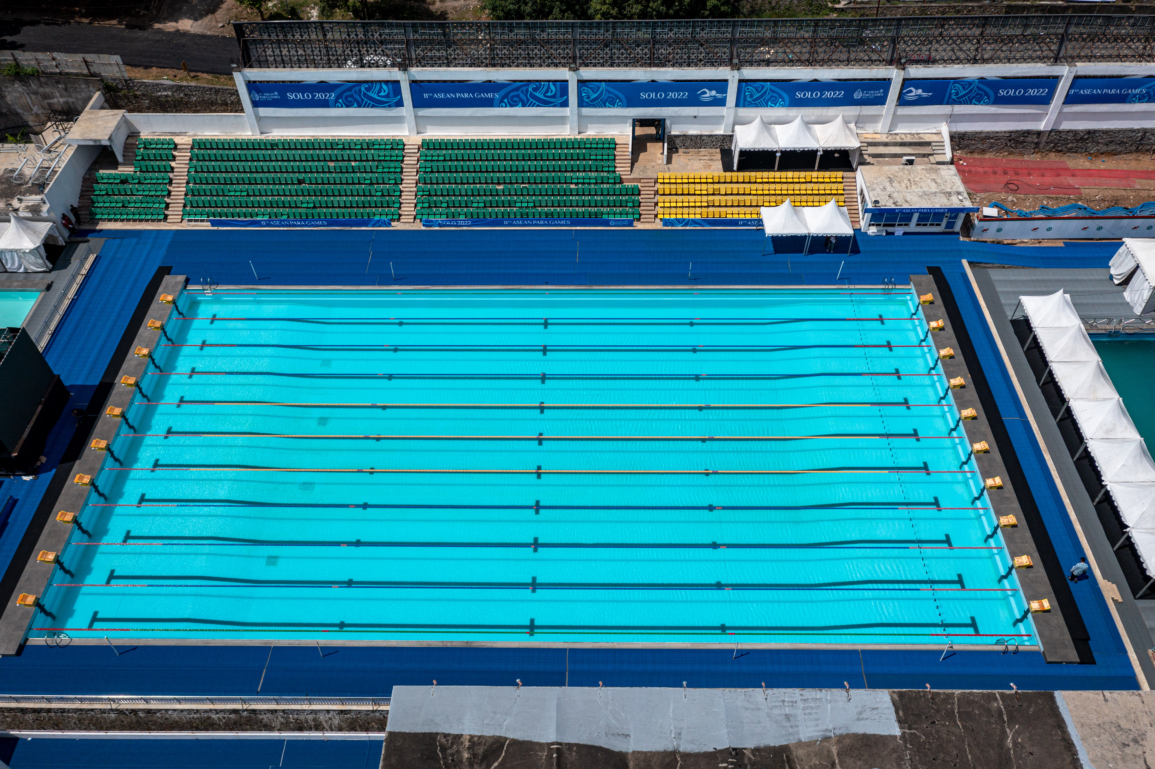 Foto udara suasana venue cabang olahraga renang ASEAN Para Games 2022.