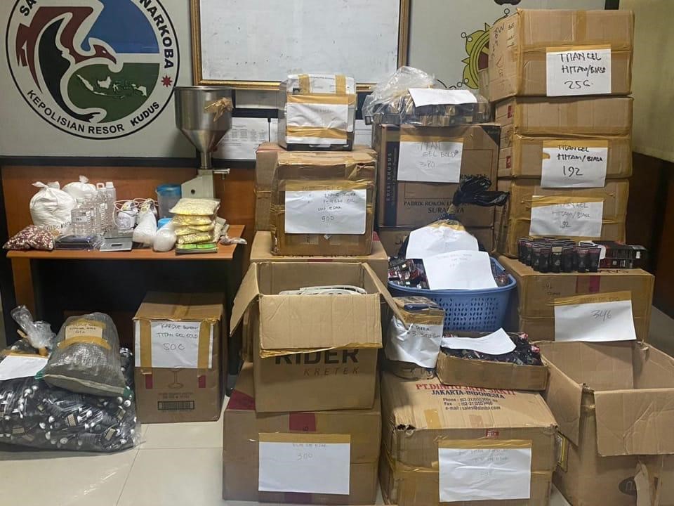 Barang bukti obat-obatan ilegal diamankan Polres Kudus, Senin (18/7/2022).