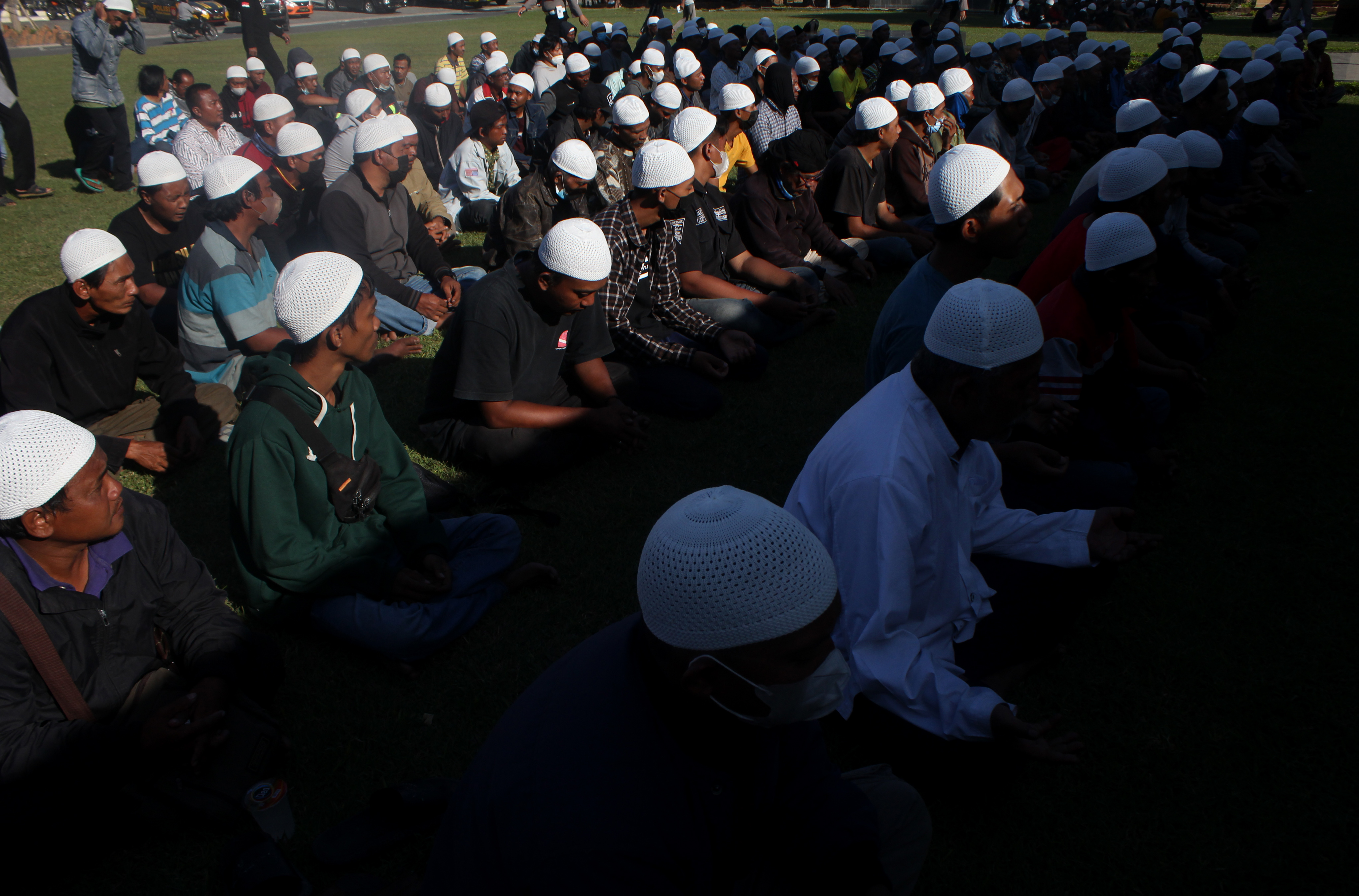 Polisi Pulangkan Ratusan Simpatisan Mas Bechi