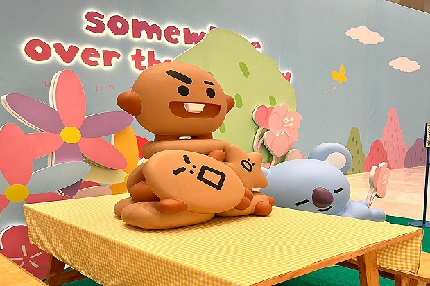 MOI menghadirkan The First Interactive Pop Up Skate Somewhere over the rainbow dalam rangkaian event Color Out!