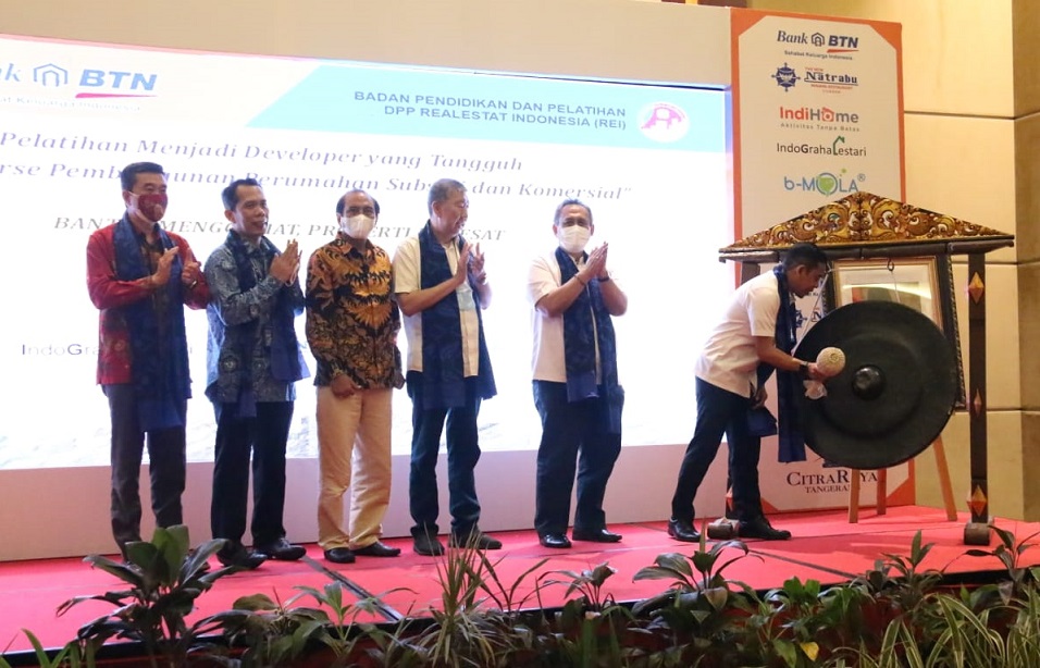 Pembukaan short course oleh Direktur PPP Kementerian PUPR Haryo Bekti, Rabu (20/7)