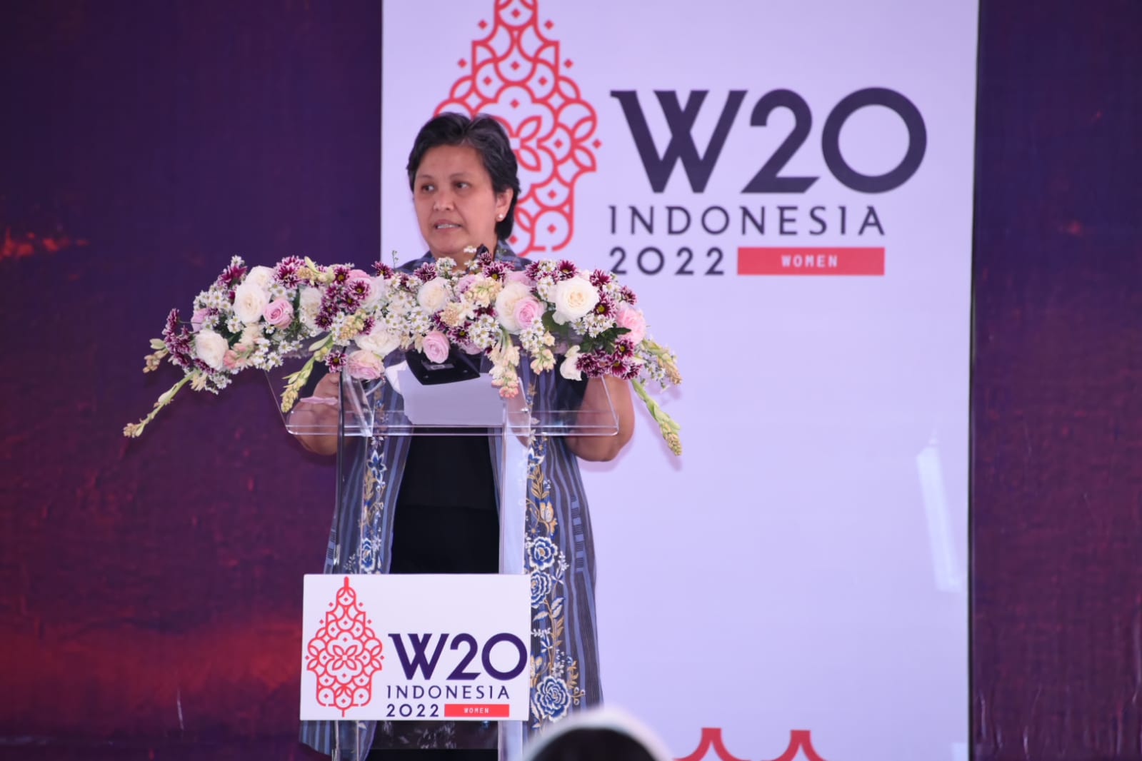 Wakil Ketua MPR RI Lestari Moerdijat berbicara pada forum pertemuan W20 Indonesia di Parapat, Simalungun, Sumatra Utara, Selasa (19/7).