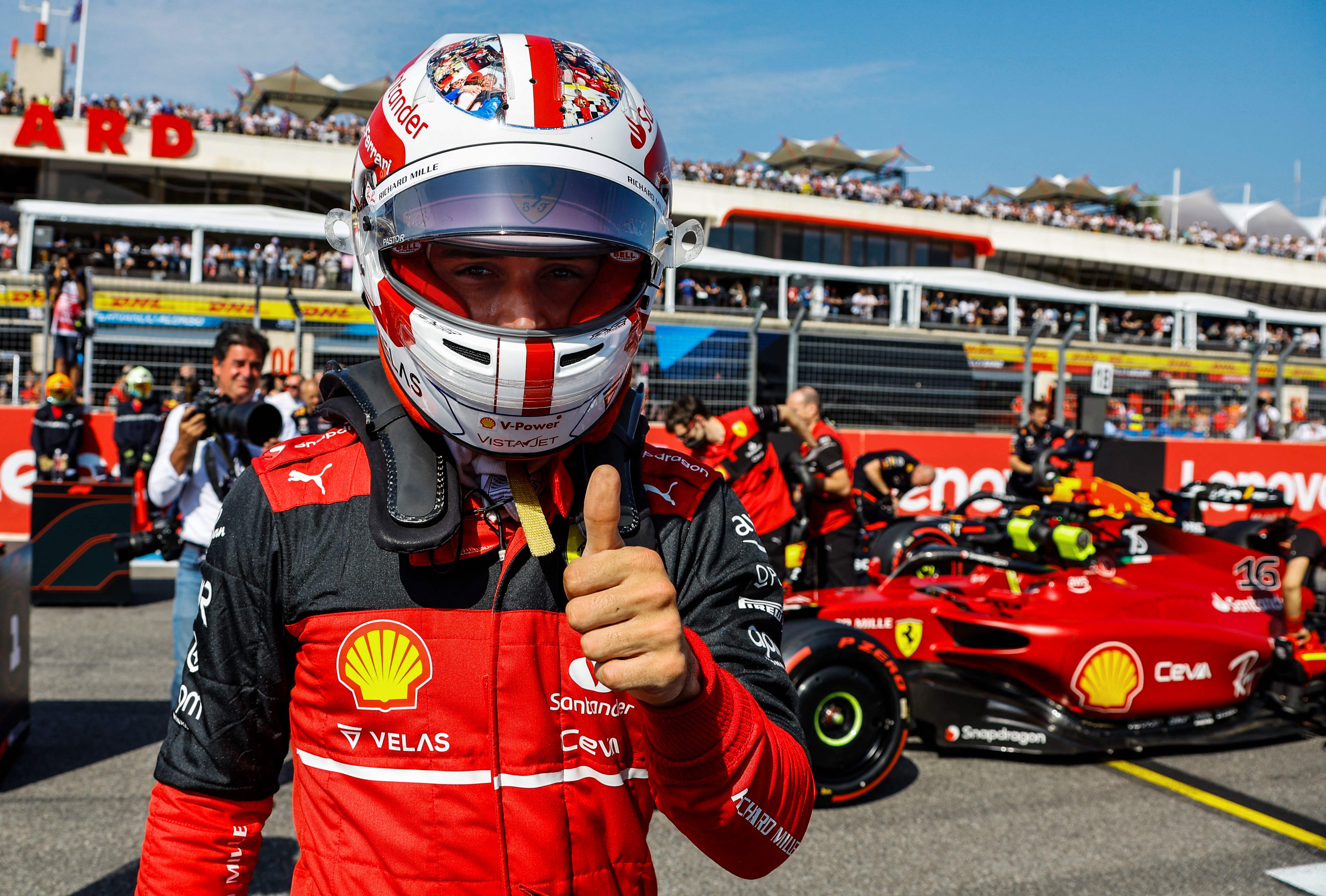 Pembalap Ferrari Charles Leclerc bereaksi usai meraih posisi pole di GP Prancis.