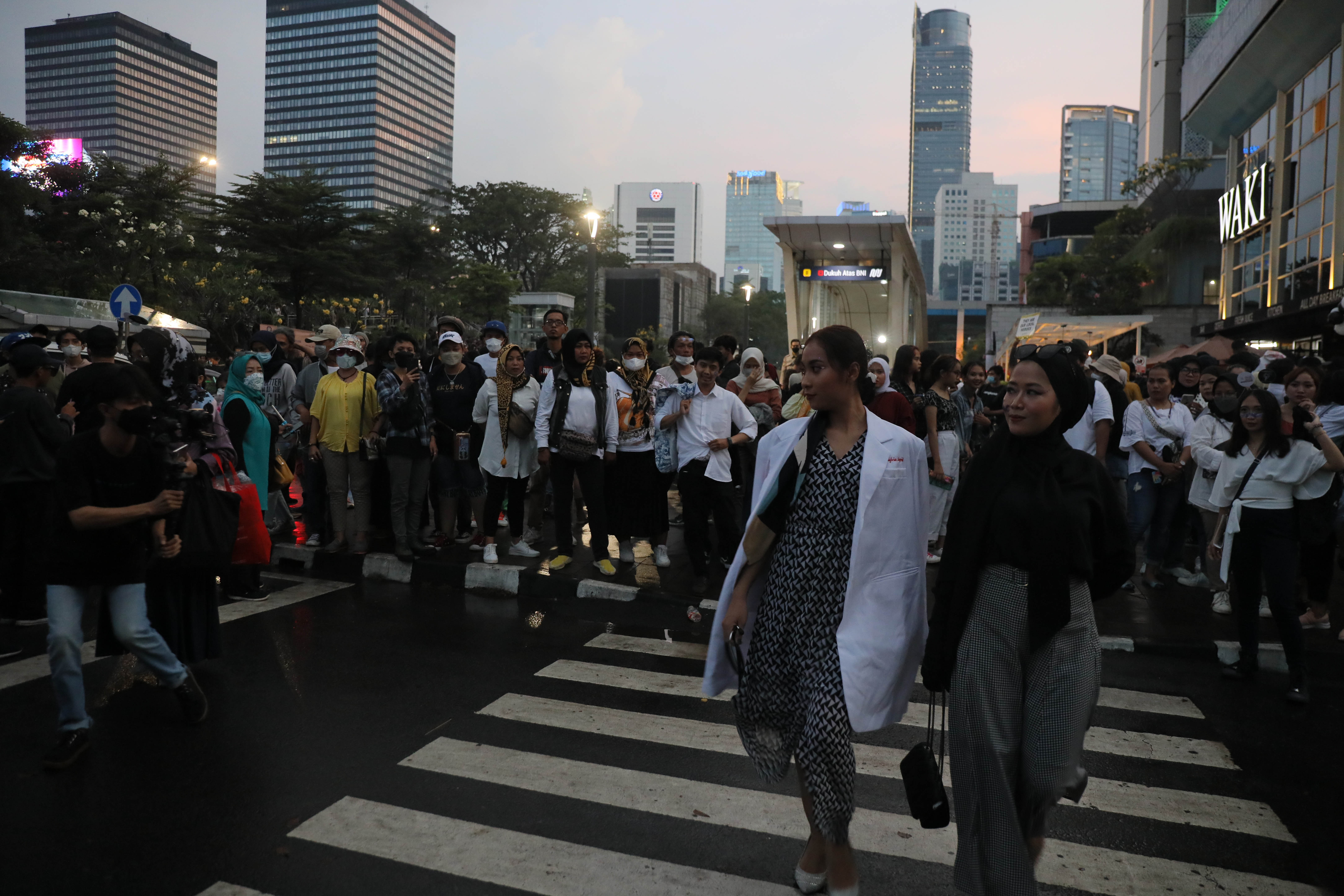 Peragaan busana jalanan di lokasi yang kini sering disebut 