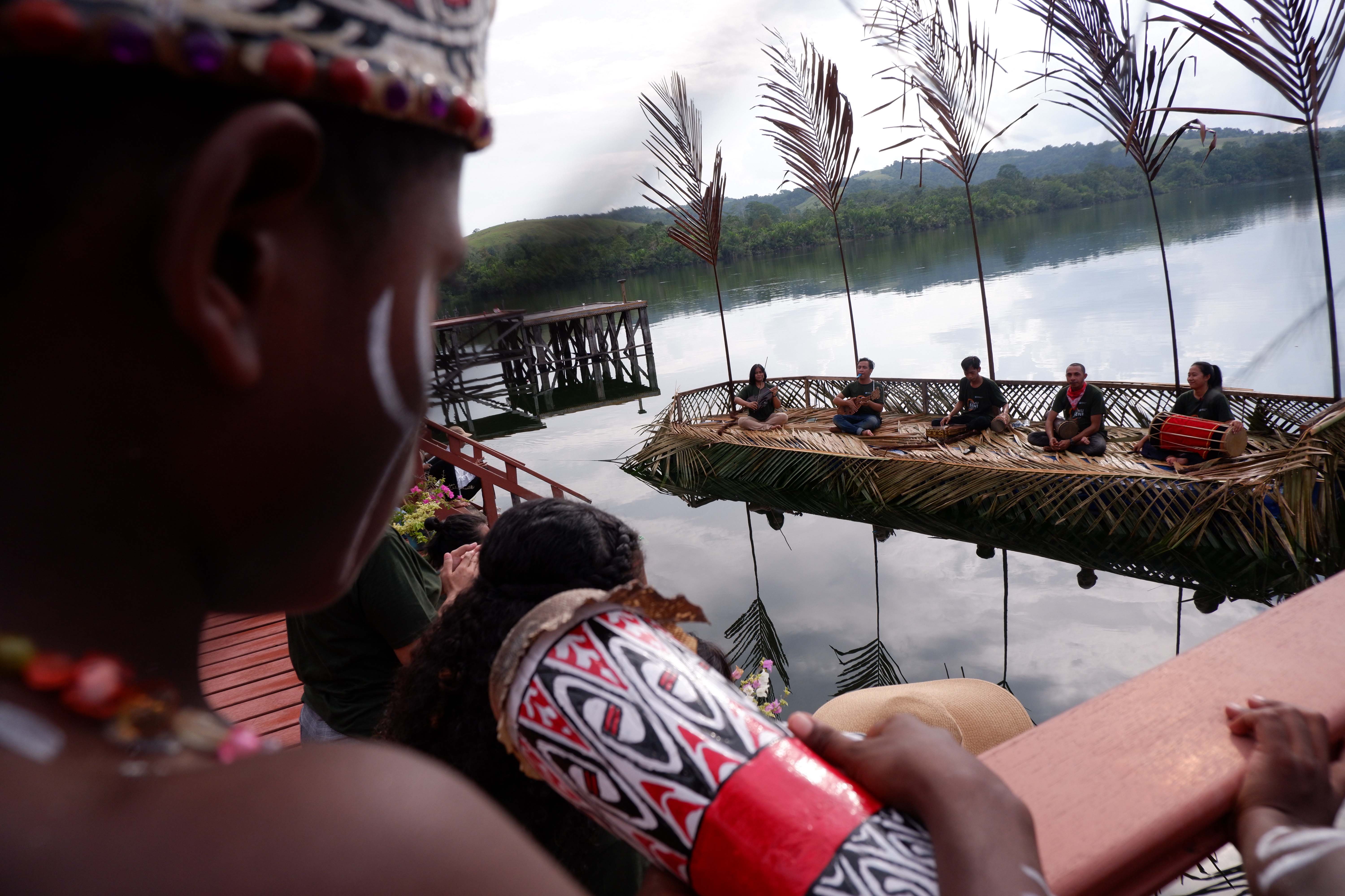Ilustrasi:  Temu Seni Indonesia Bertutur di Alyakha Art Center Danau Sentani, Kampung Puai, Distrik Sentani Timur, Jayapura, Papua.