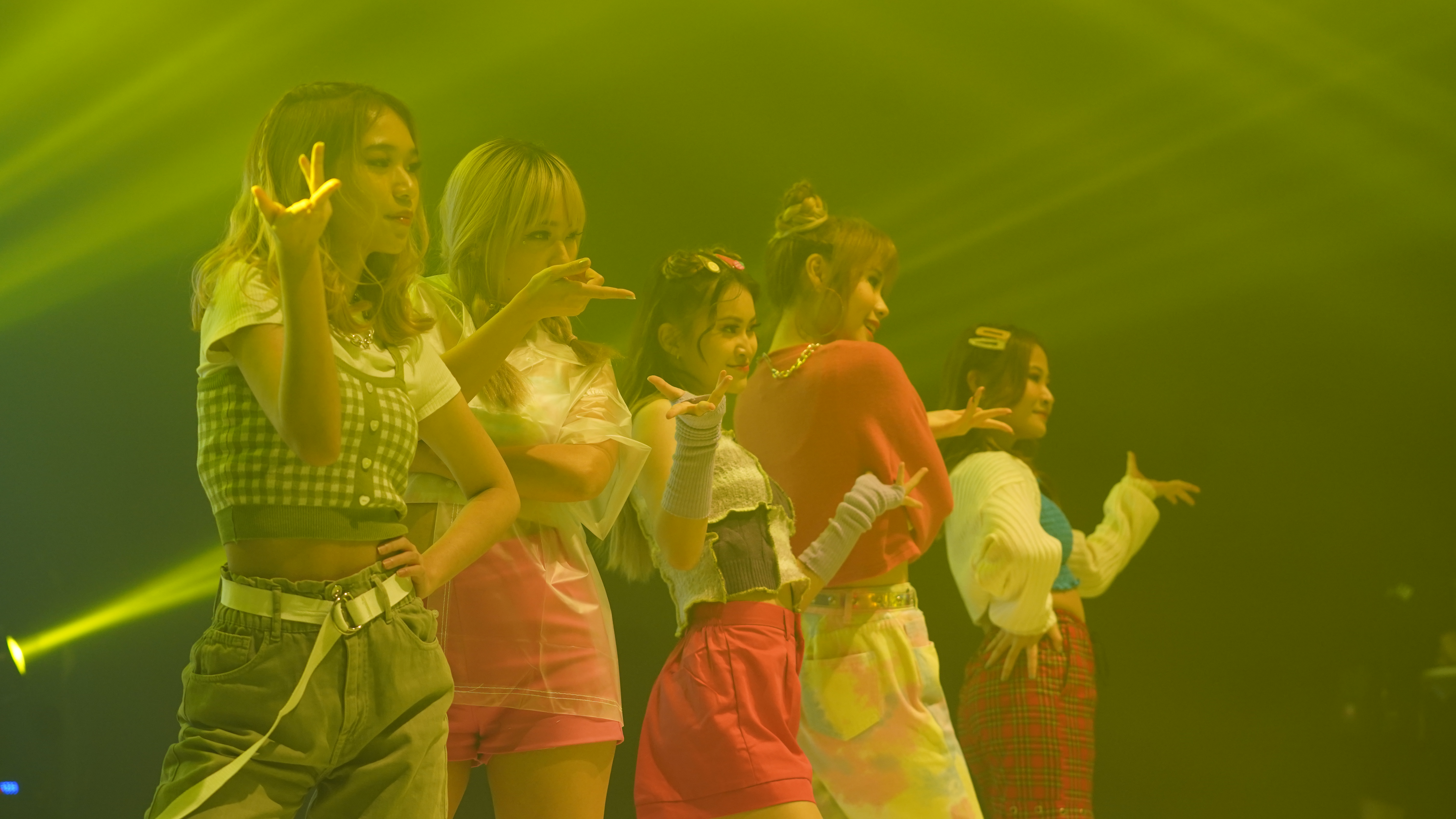 Penampilan dance cover oleh 'FDCover'.