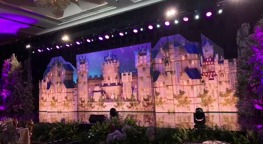 Lampu Led Screen kini tidak harus kotak, melainkan tersedia bentuk segitiga, seperempat lingkaran dan sebagainya.