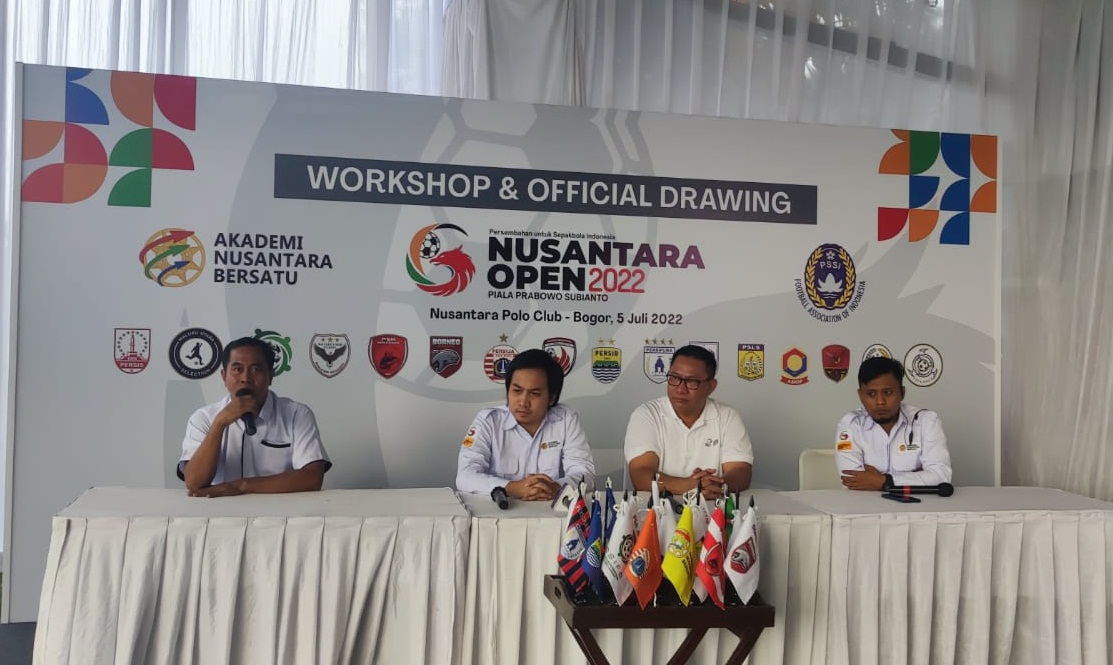 Konfrensi pers turnamen sepak bola Nusantara Open 2022.
