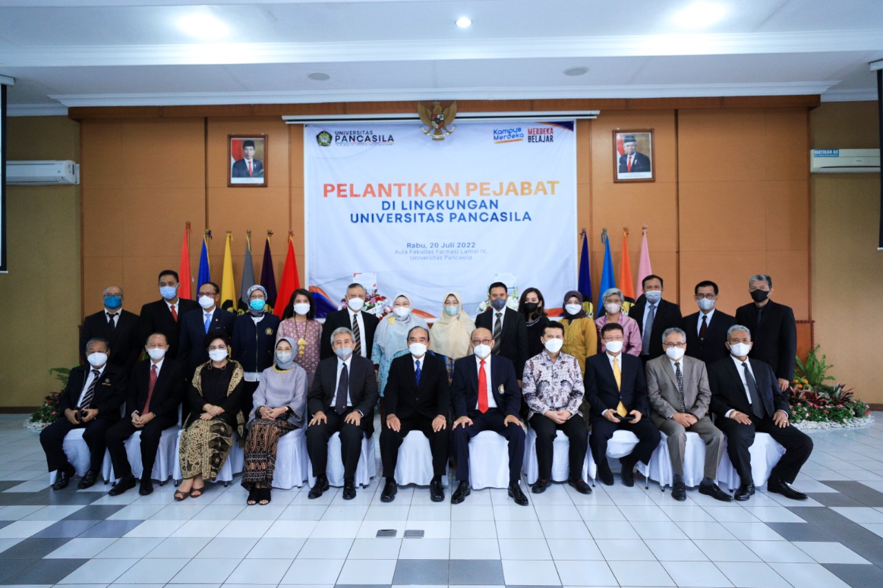 Universitas Pancasila (UP) melantik sejumlah pejabat di lingkungan kampus UP di Aula Nusantara Fakultas Farmasi UP, Jakarta, Rabu (20/7)