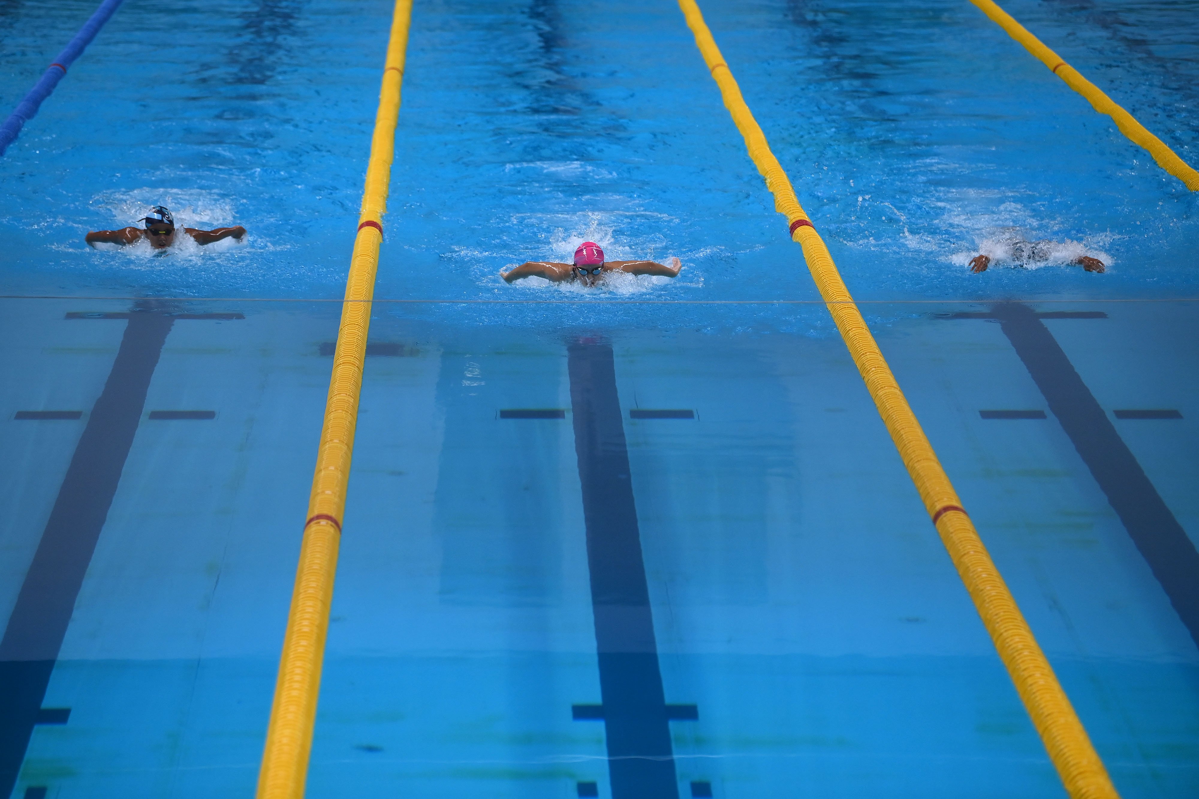  Atlet renang memacu kecepatan dalam babak final Kejurnas Festival Akuatik 2022.