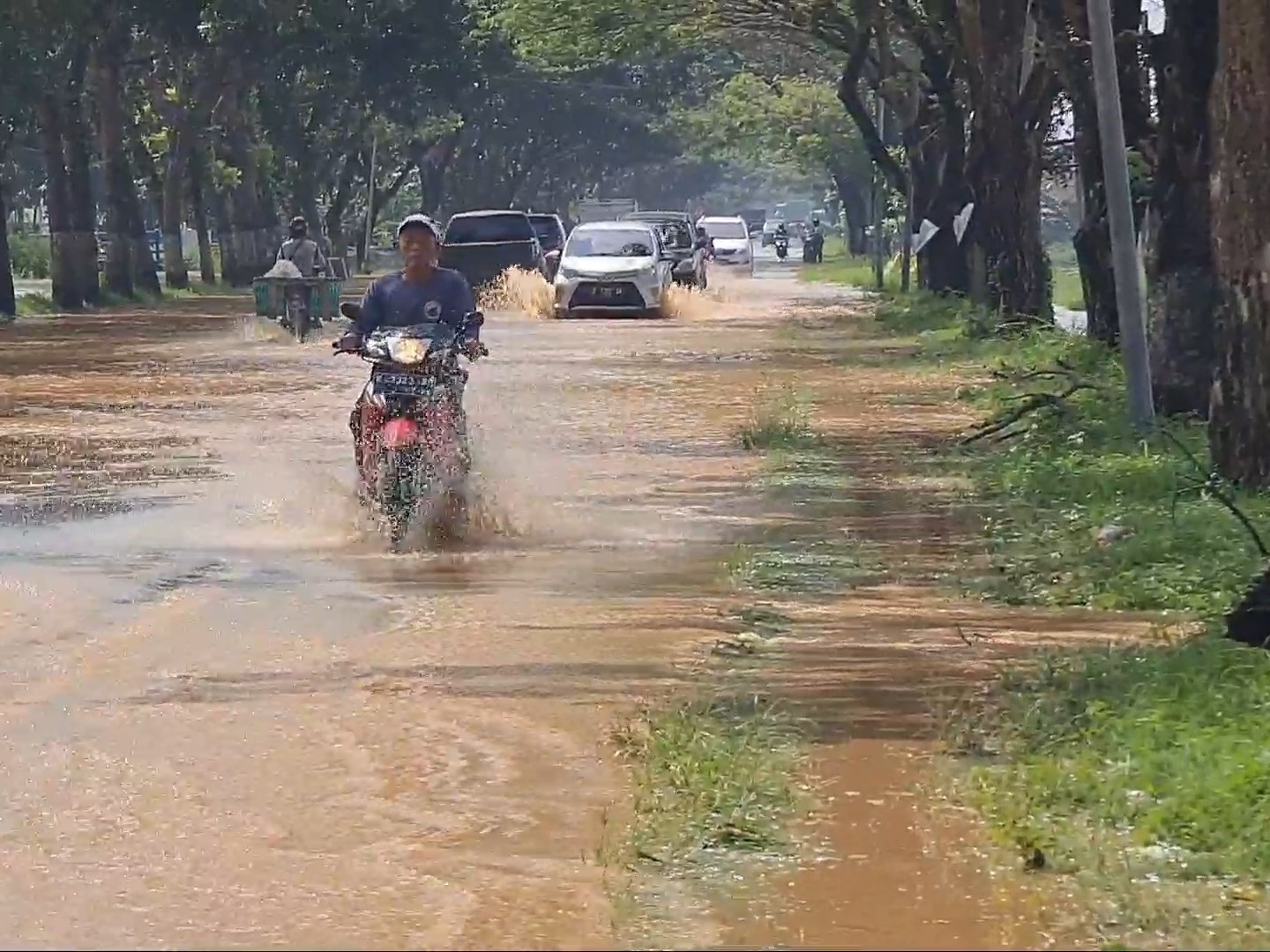 Banjir Meluas hingga Genangi Jalur Pantura Pati-Rembang