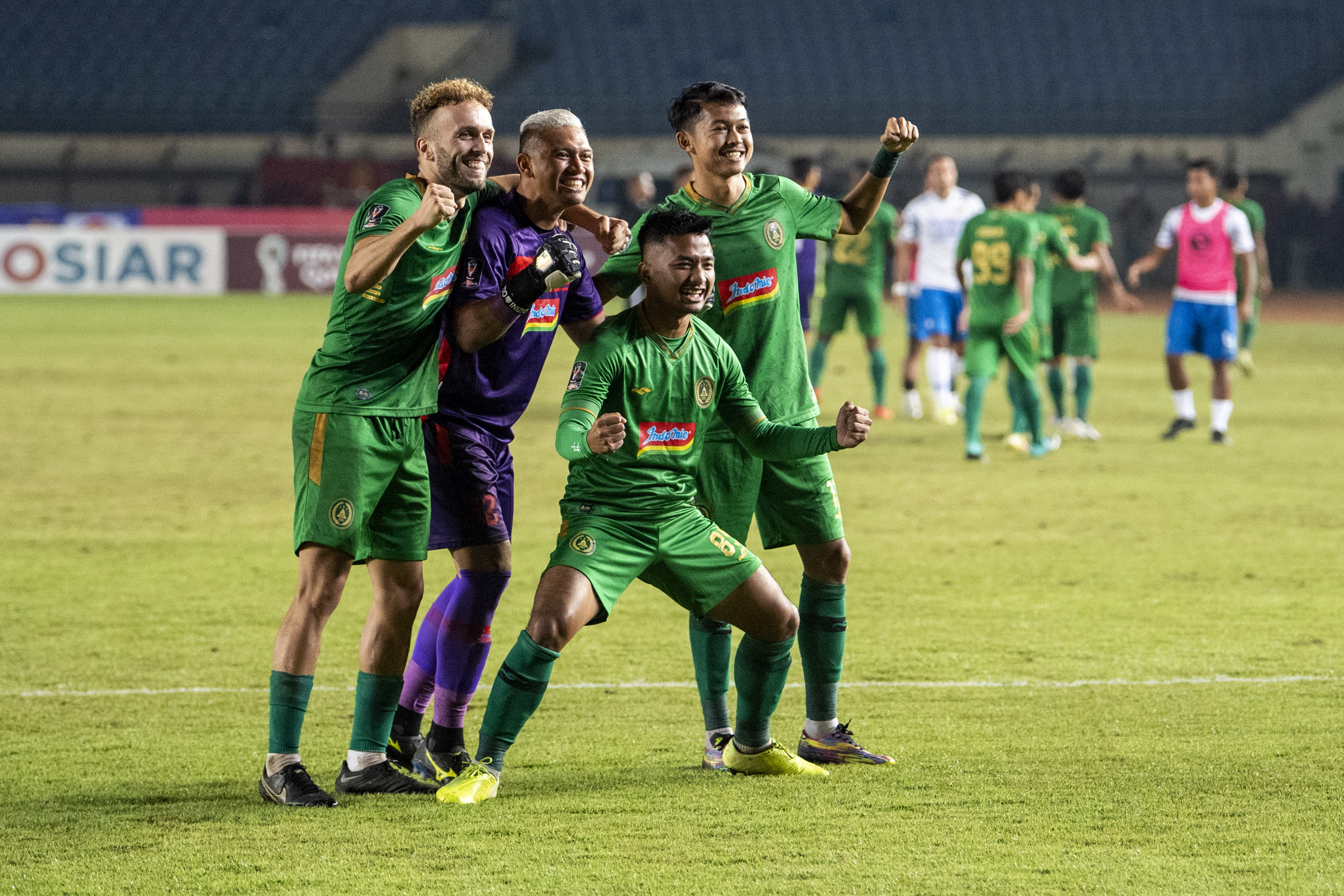 Pemain PSS Sleman melakukan selebrasi usai mengalahkan Persib di laga perempat final Piala Presiden. 