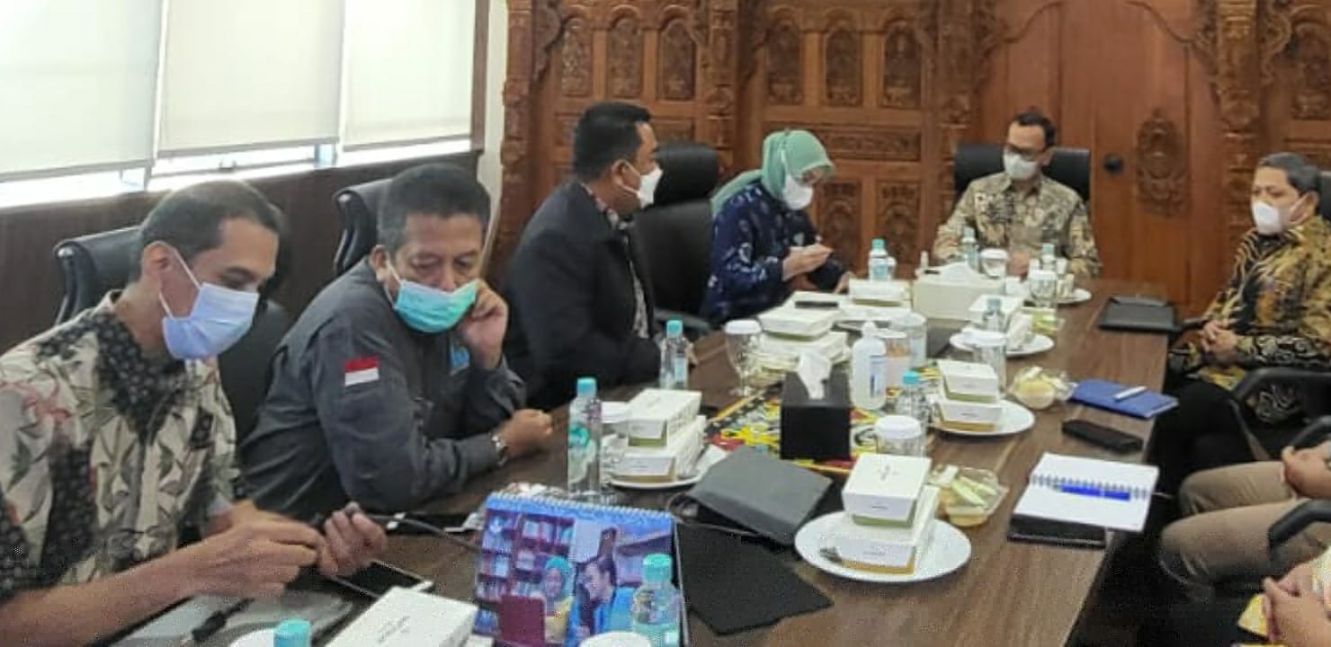 Forum Orangtua Mahasiswa SBM ITB saat mengadu ke Kementerian Pendidikan