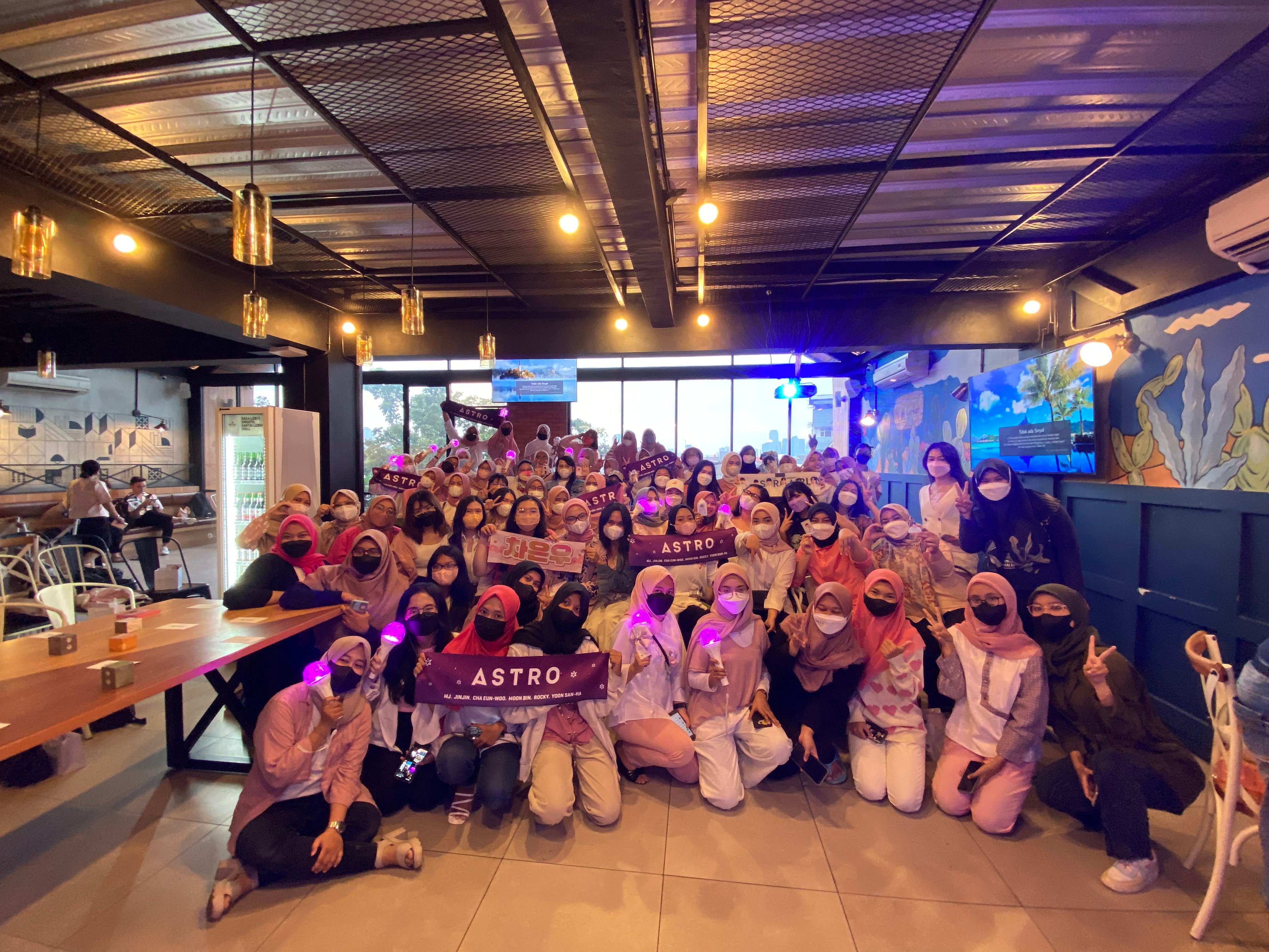 Fans bintang K-Pop dan aktor drama Korea Cha Eun Woo menghadiri Community Gathering di Jakarta.