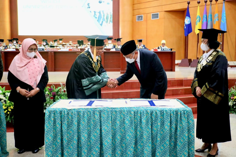 Penandatanganan kerja sama antara Pemkot Tangsel dengan Universitas Terbuka