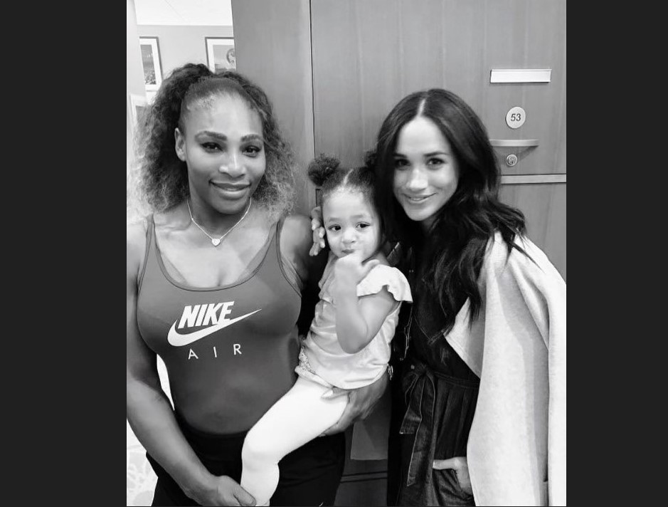 Petenis Serena Williams (kiri) dan Meghan Markle