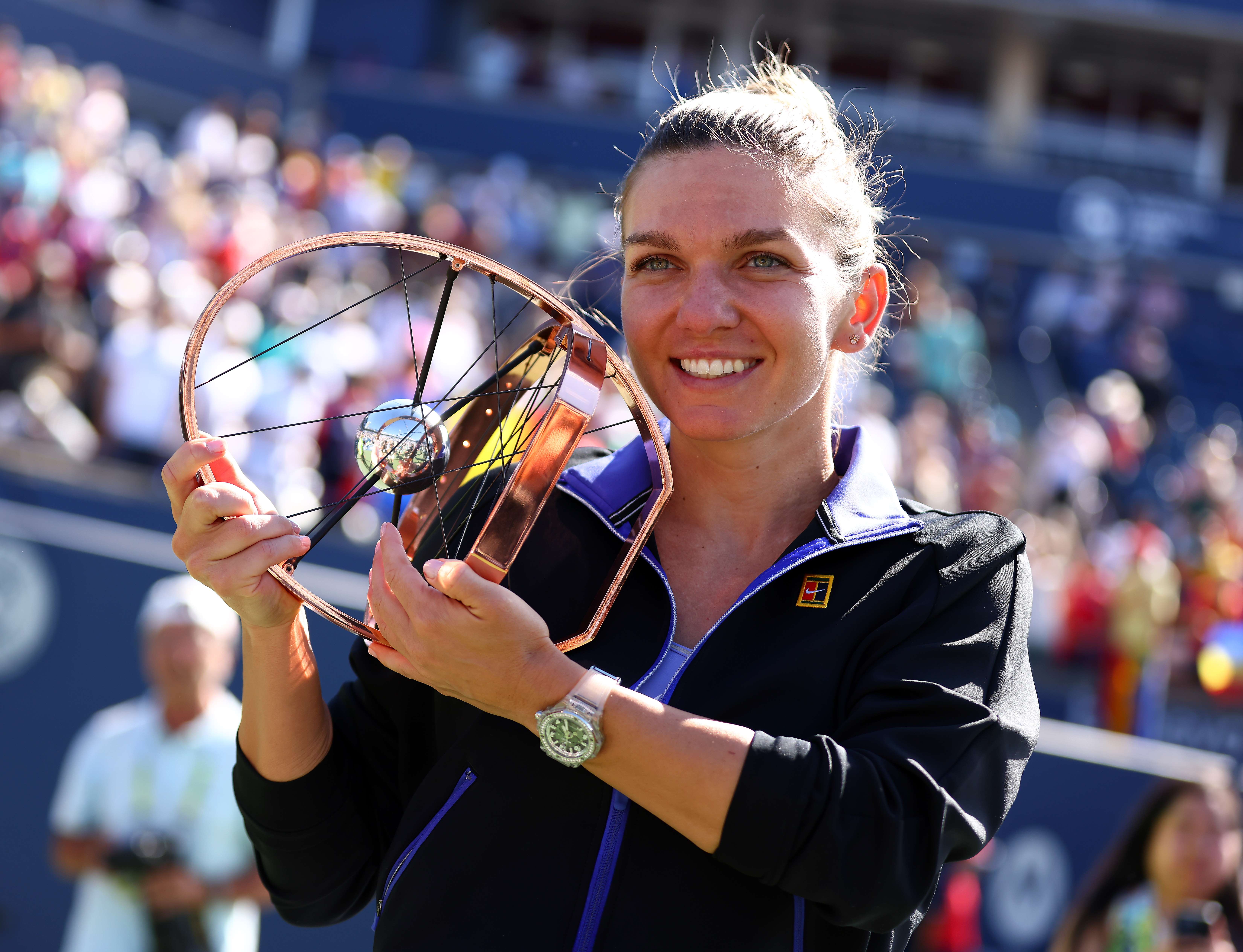 Petenis Rumania Simona Halep usai menjadi juara di Toronto Masters