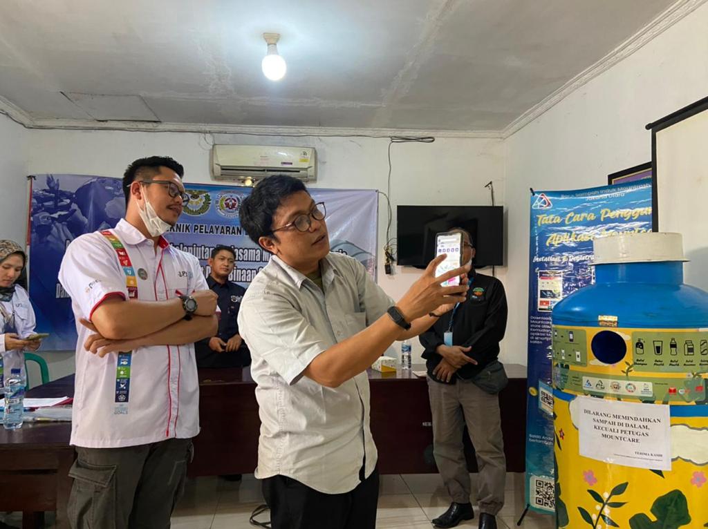 Poltekpel Banten memberikan edukasi mengenai pengelolaan sampah berkelanjutan di Desa Sukadiri, Kabupaten Tangerang, Banten