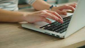 Ilustrasi mengakses internet