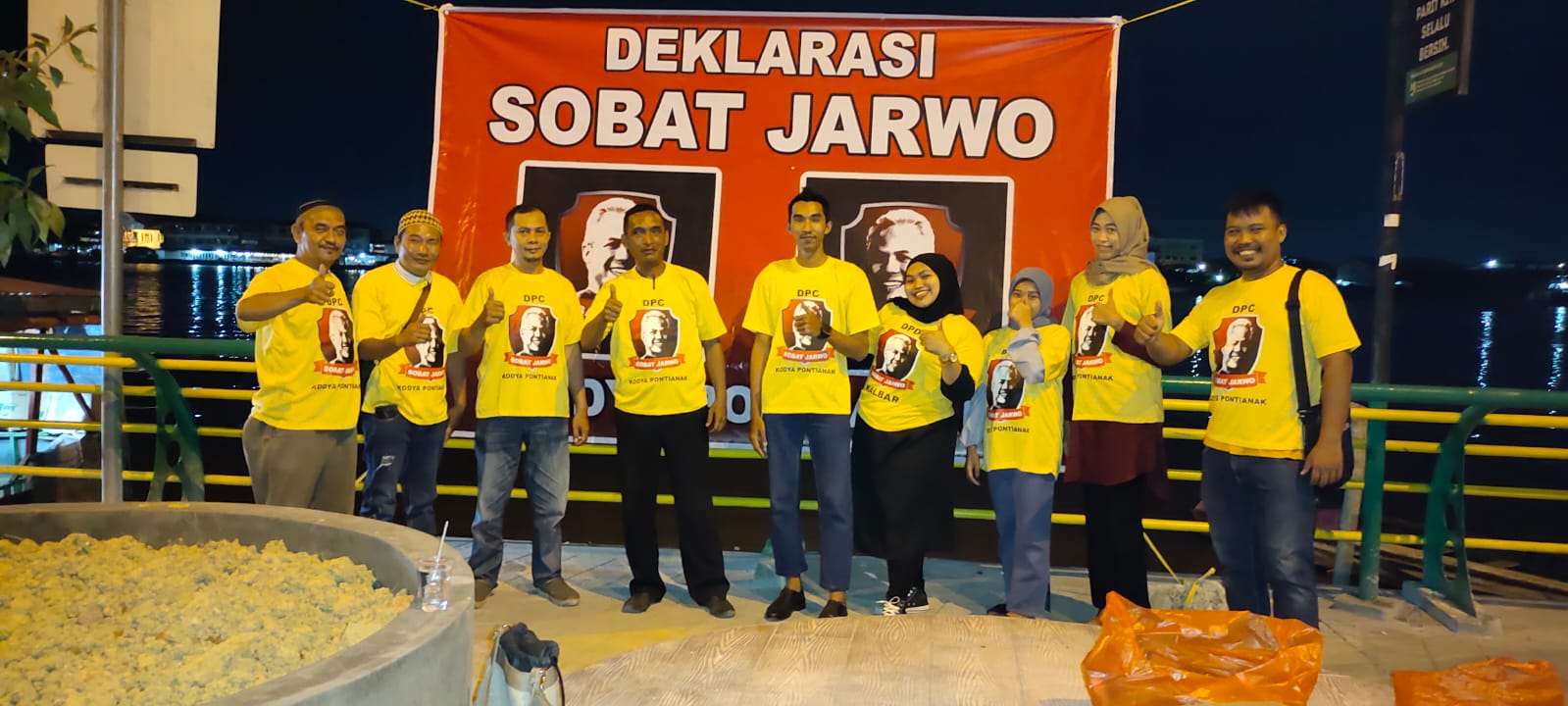 Relawan Ganjar Pranowo (Jarwo) di Pontianak, Kalimantan Barat, yang bergabung di Sobat Jarwo mendeklarasikan diri untuk mendukung Gubernur J