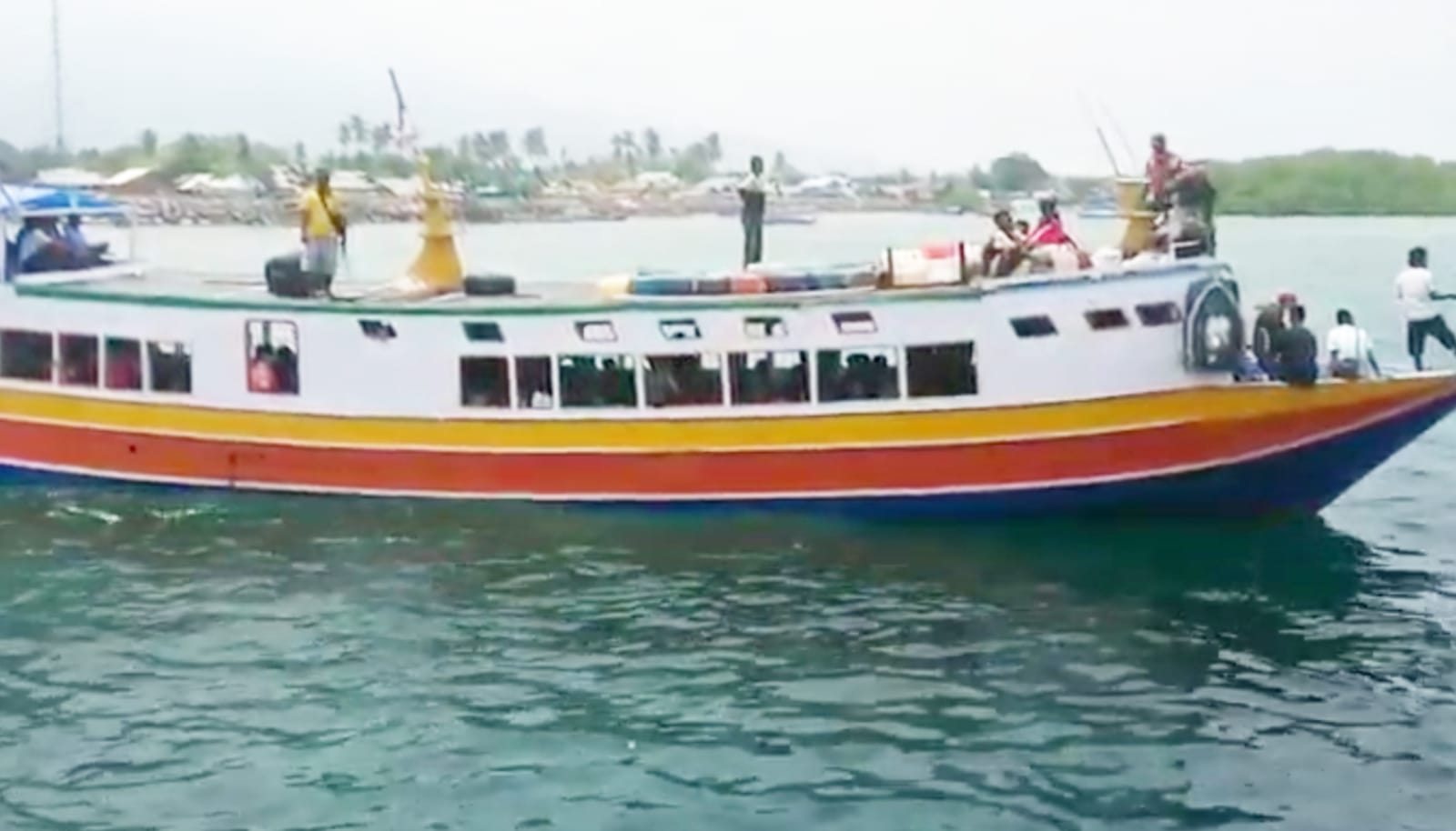 Penumpang jasa pelayaran rakyat (Pelra) dari Pelabuhan Lorens Say, Maumere- Pulau kerap kena pungli oleh pemilik kapal.