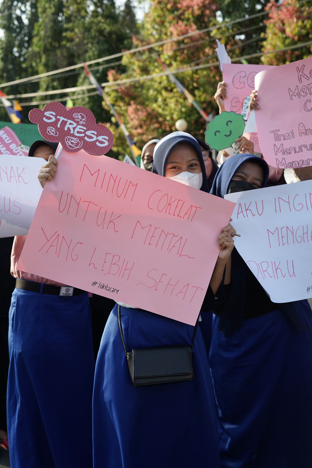 Sejumlah anak muda terlibat dalam kampanye kesehatan mental bersama Lokita di Purworejo, Jawa Tengah.