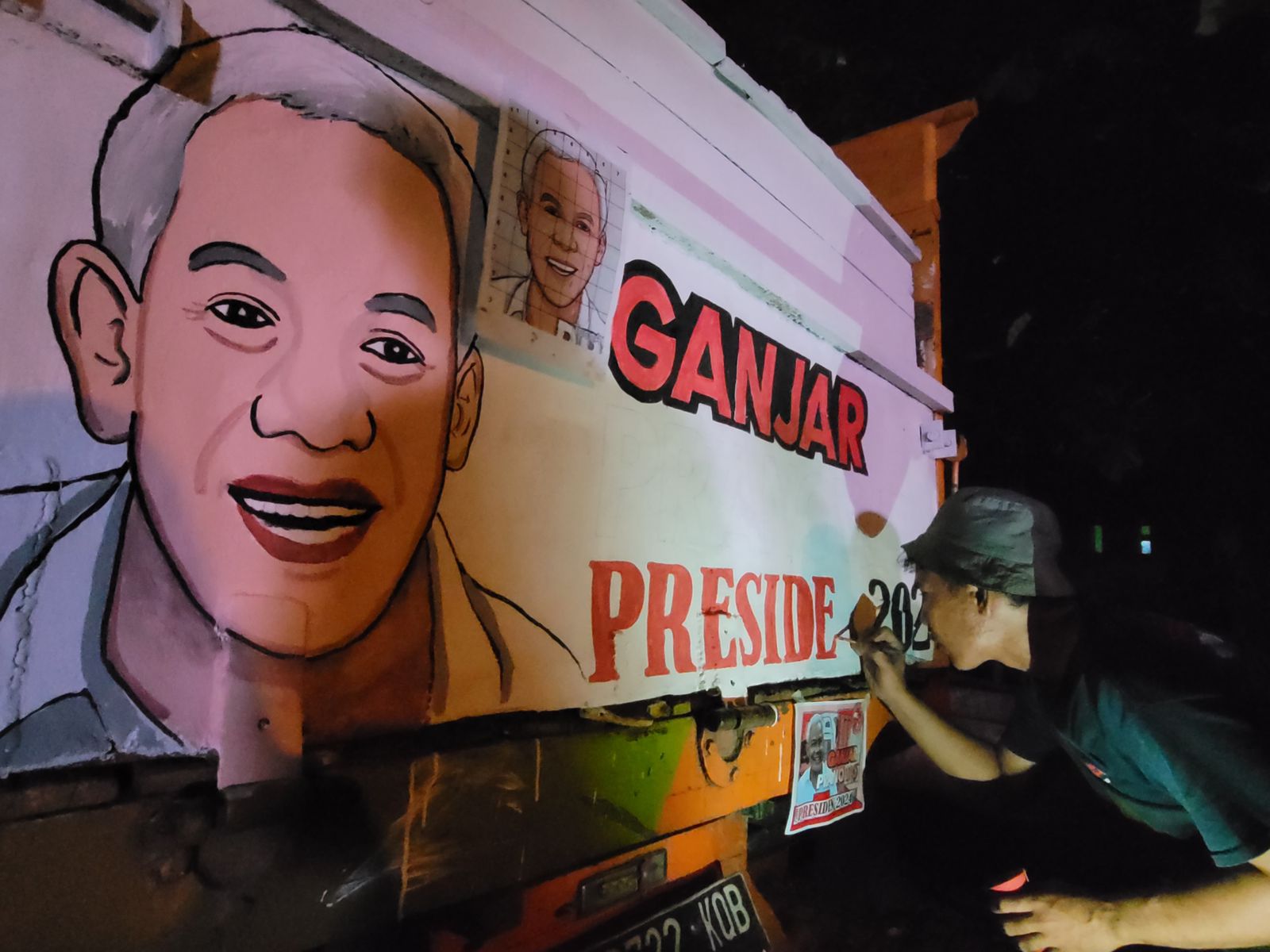 Ratusan bak truk di DKI Jakarta dilukis wajah gubernur Jateng Ganjar Pranowo  sebagai bentuk dukungan
