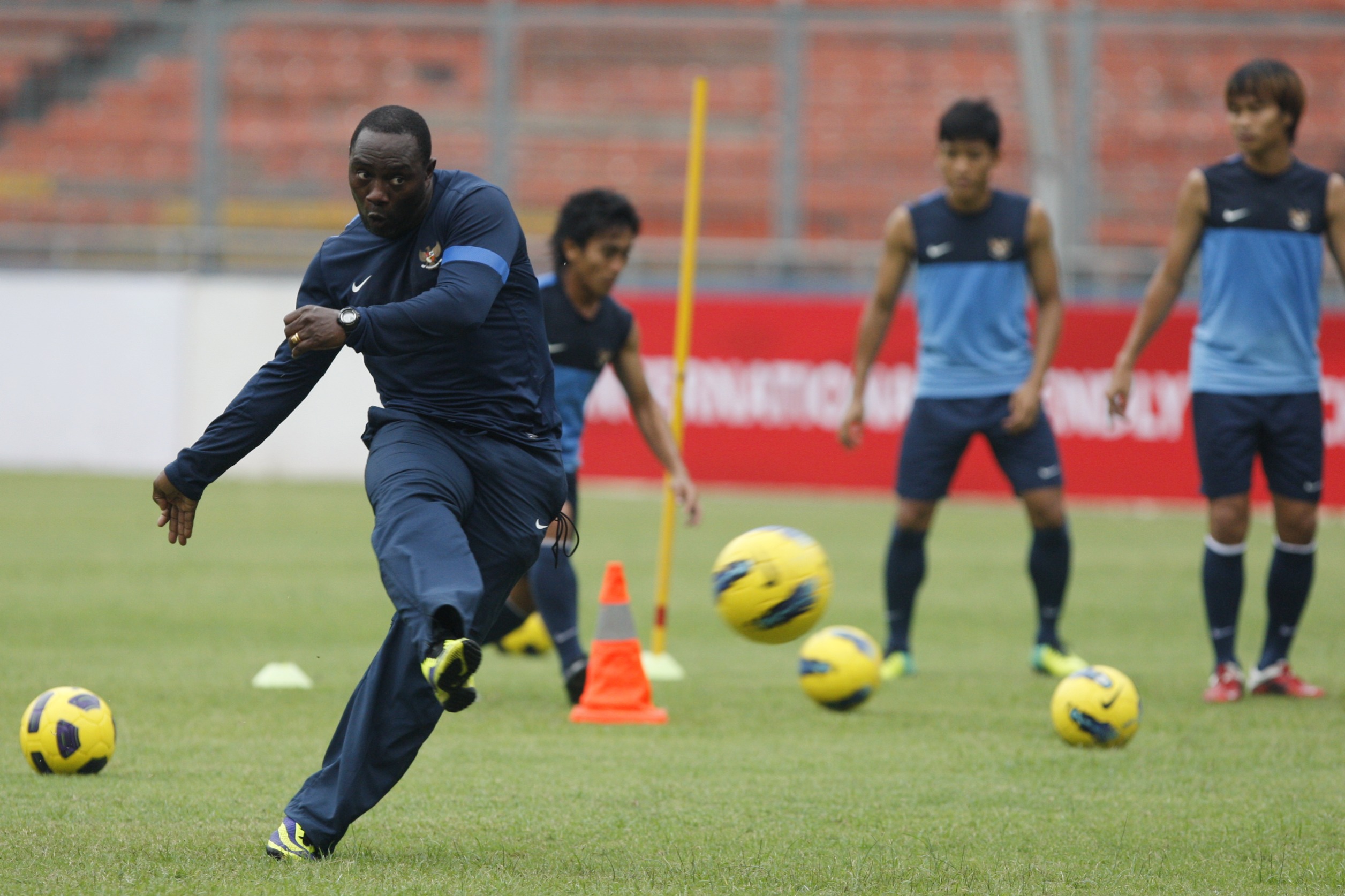 Jacksen F Tiago saat menjadi pelatih timnas pada 2013 lalu.