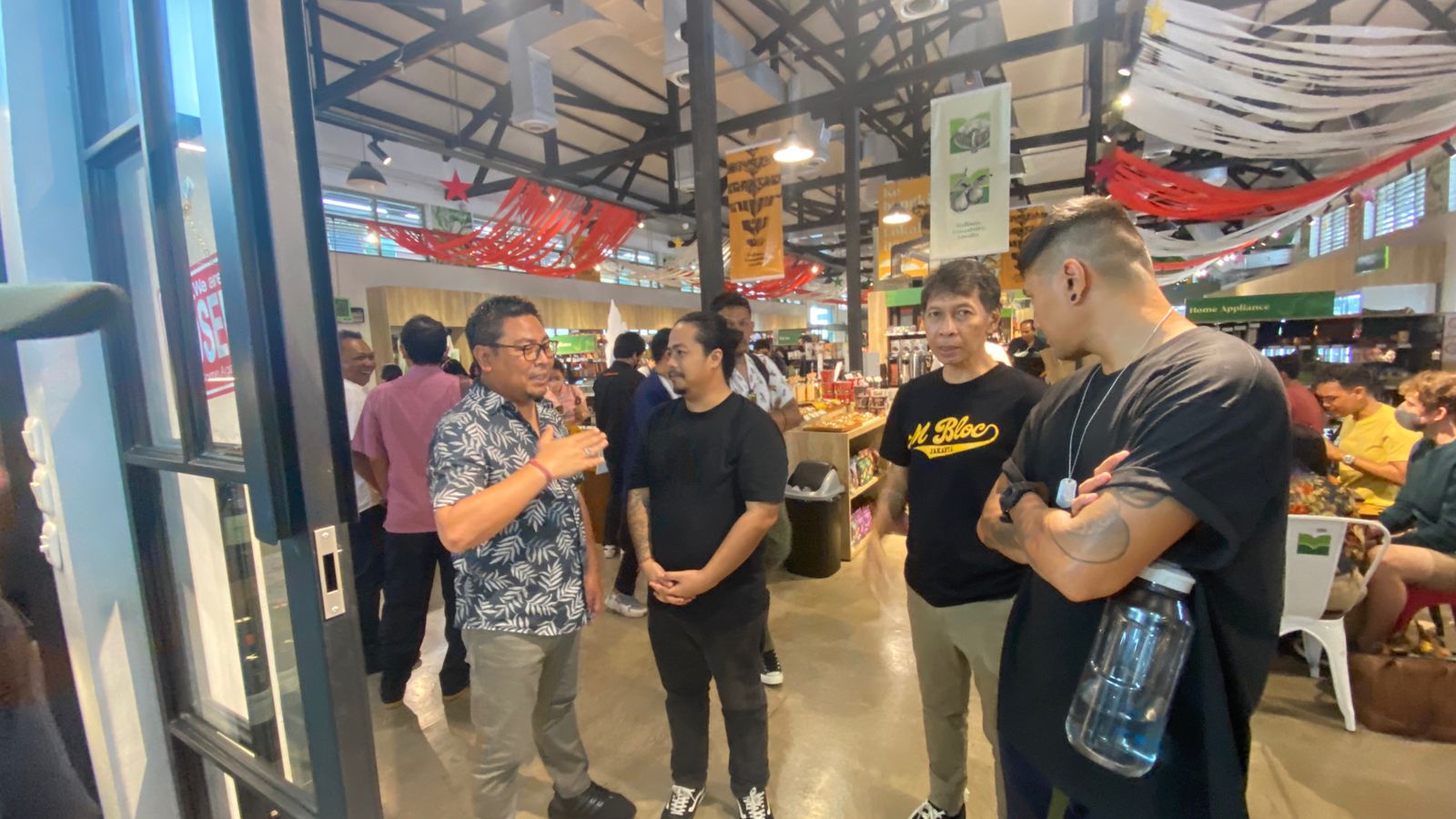 Wakil Walikota Denpasar I Kadek Agus Arya Wibawa menyambangi creative hub multi fungsi bernama Sarinah dan M Bloc untuk studi banding.