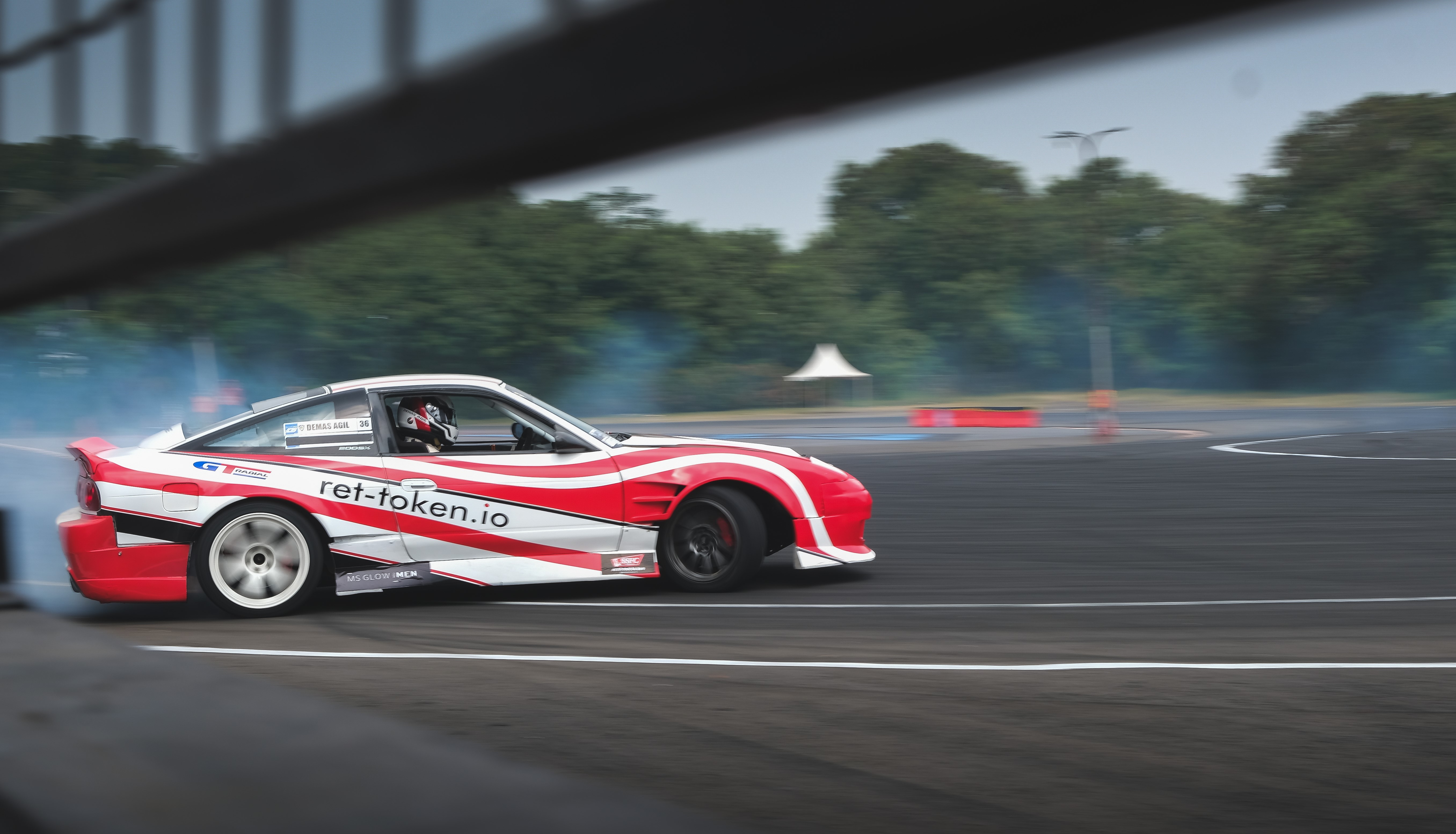 Aksi pembalap Demas Agil dari tim DS Garage dalam di ajang kejurnas Indonesia Drift Series (IDS) putaran kedua.