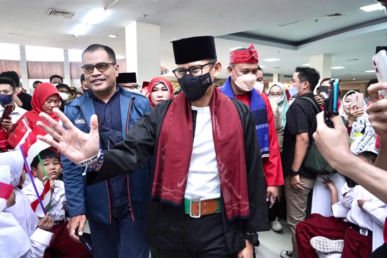 Menparekraf Sandiaga Uno membuka acara Pesta Rakyat di salah satu ikon Mall tertua di Bekasi memeriahkan HUT ke 77 Kemerdekaan RI.