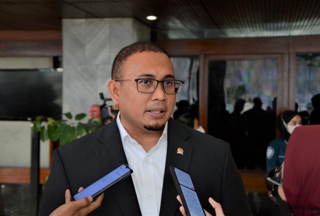 Anggota Komisi VI DPR RI Andre Rosiade usai menghadiri Rapat Paripurna, di Gedung Nusantara, Senayan, Jakarta, Selasa (16/8).