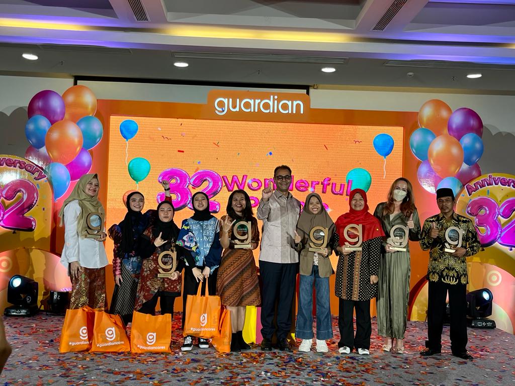 Acara ulang tahun ke-32 Guardian dan pemberian kepada 32 'wonderful people' di Jakarta, Rabu (31/8).