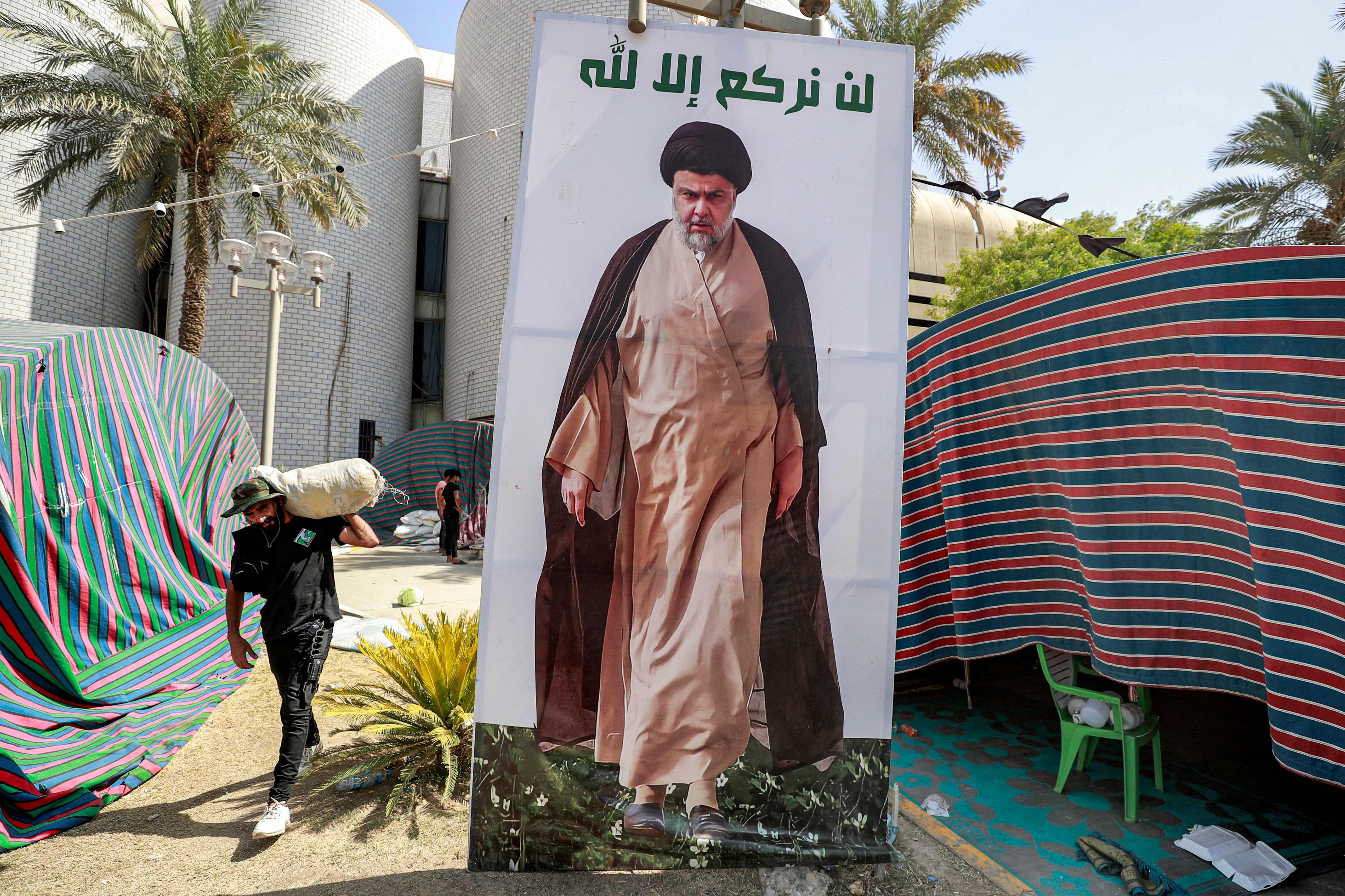 Pendukung Moqtada al Sadr berkemas dan segera meninggalkan tempat berkemah dan membersihkan zona hijau Bagdad