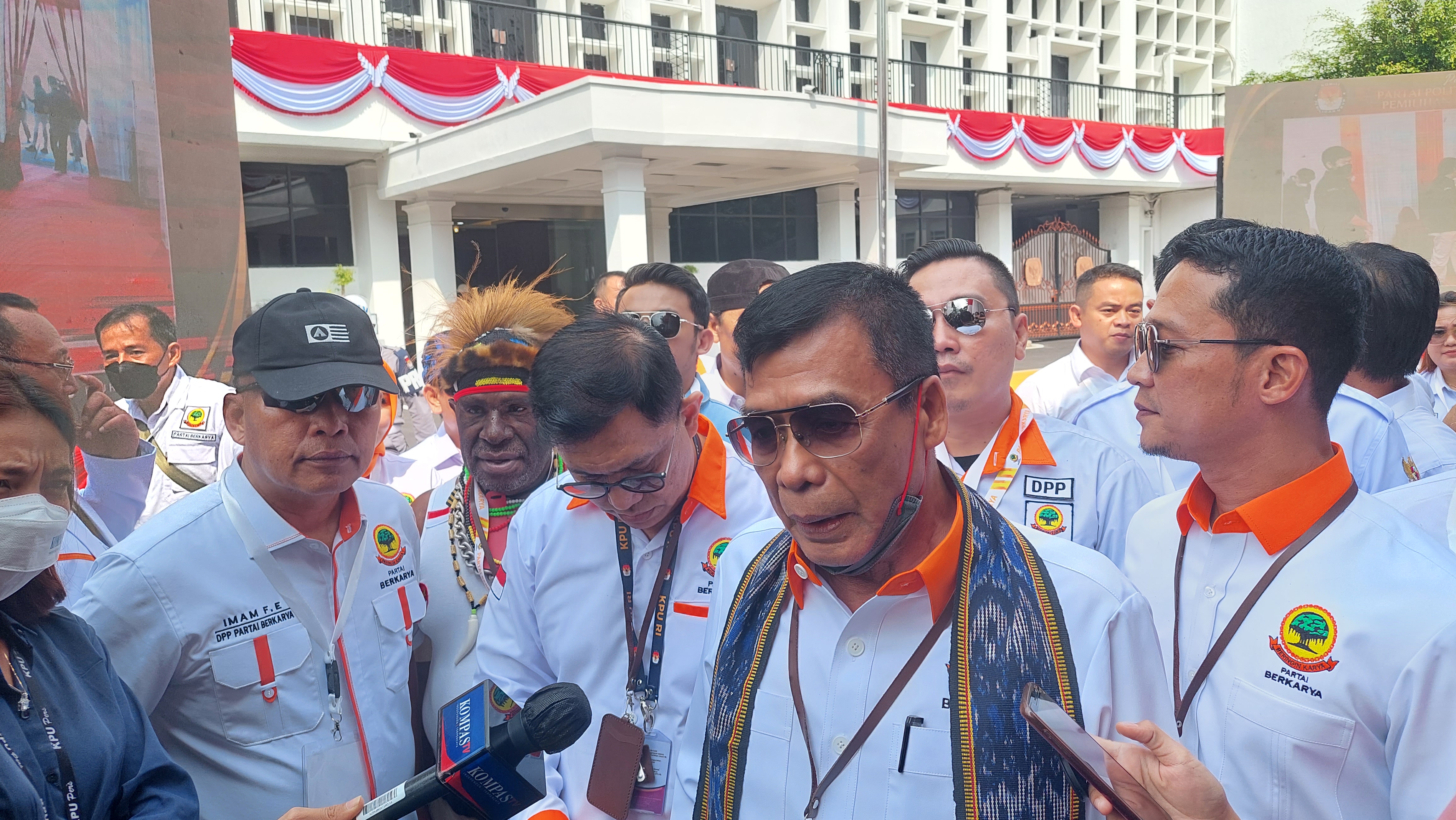 Partai Berkarya saat mendaftar ke KPU