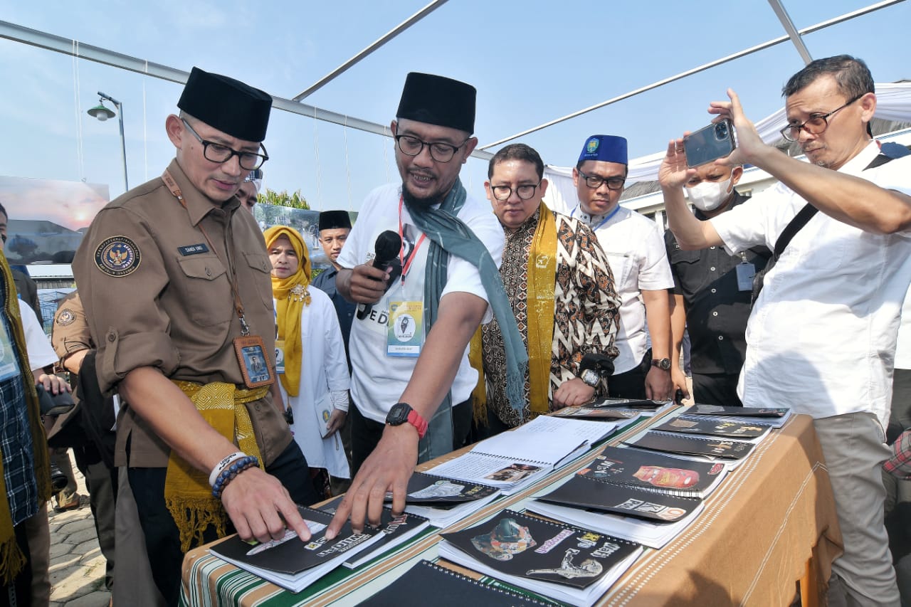 Sandiaga Uno Ajak Santri Ciptakan Ekraf Berbasis Pesantren