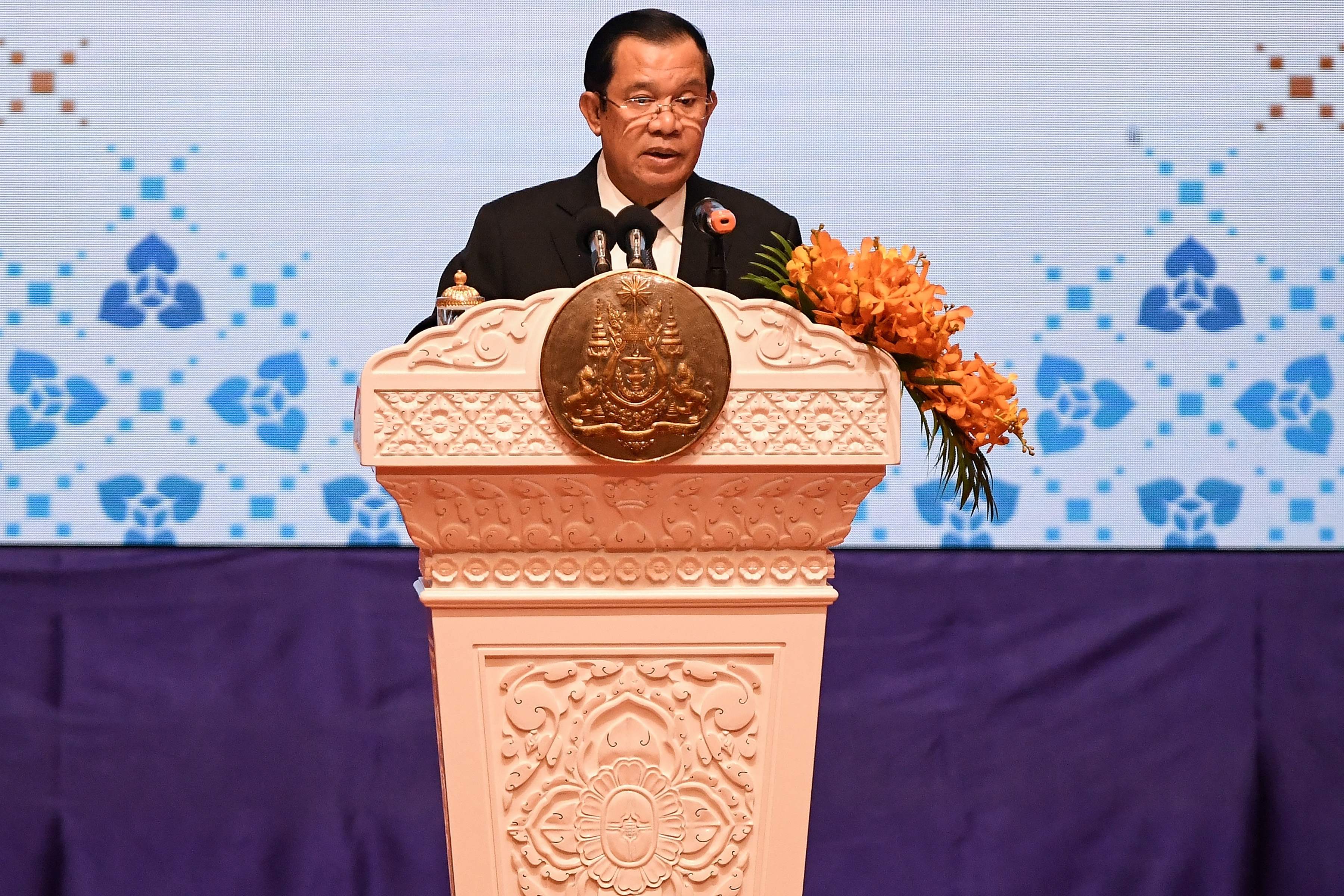 PM Kamboja Hun Sen saat berbicara di pembukaan pertemuan Menlu ASEAN di Phnom Penh, Kamboja