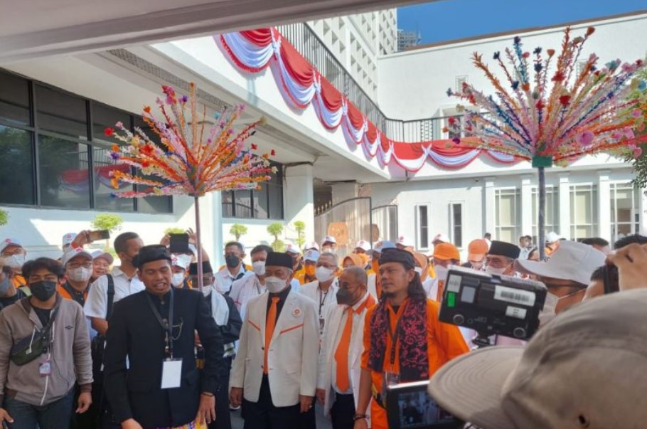 Rombongan PKS tiba di KPU untuk mendaftarkan diri sebagai parpol peserta Pemilu 2024, Senin (1/8)