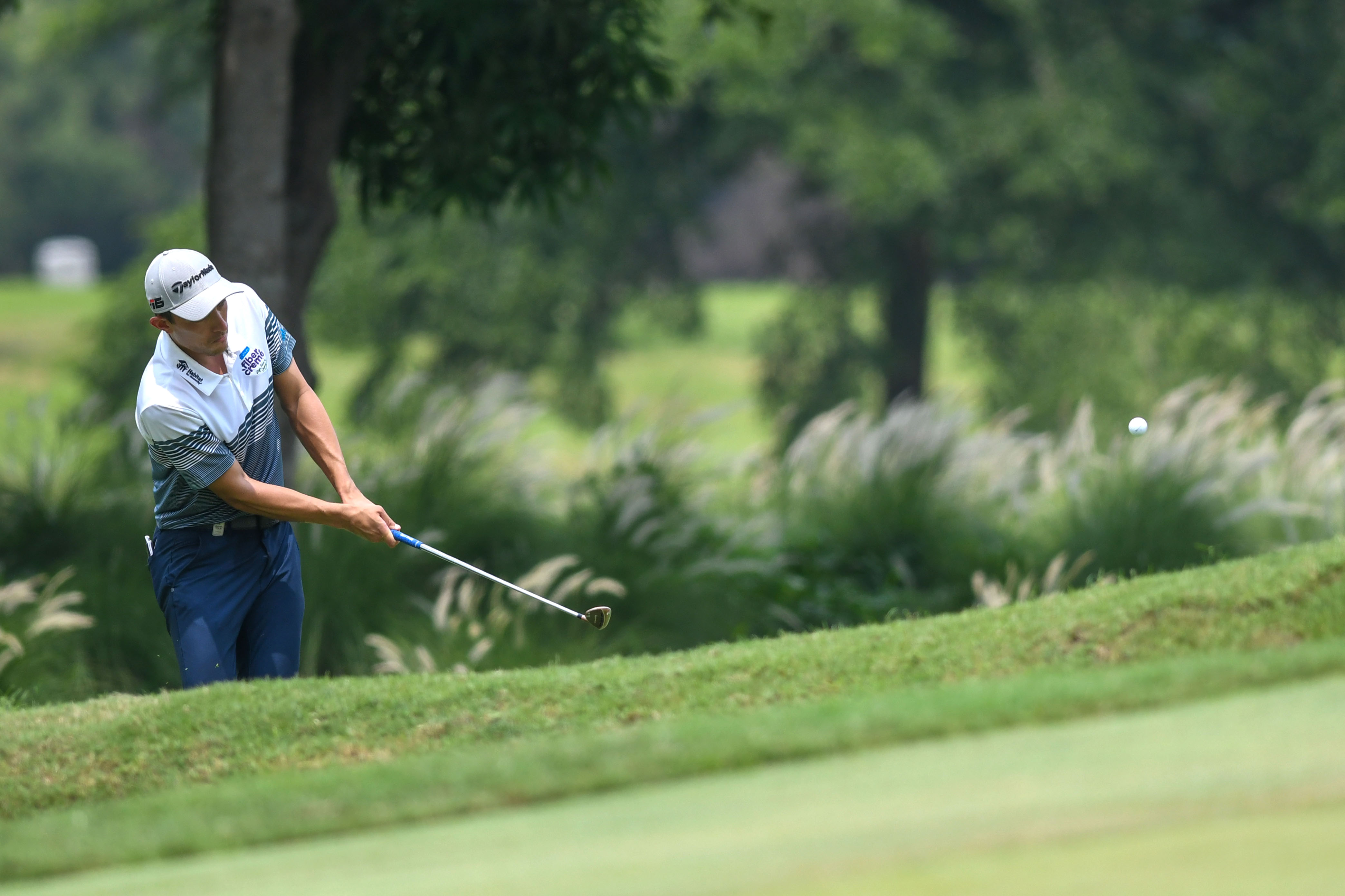 Pegolf Indonesia Danny Masrin melakukan pukulan pada putaran ketiga BNI Indonesian Masters 2019 di Royale Jakarta Golf Club.