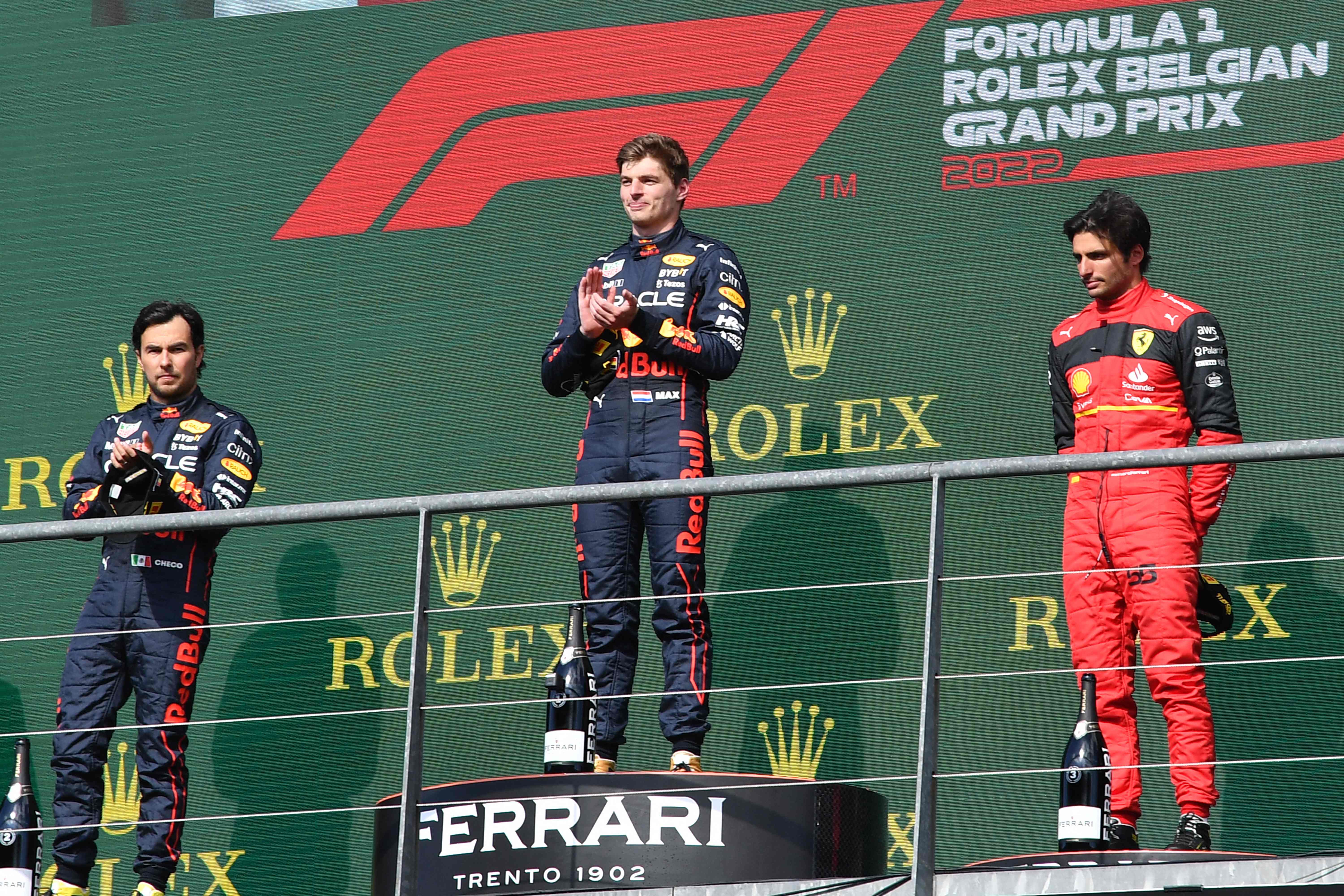 Dua pembalap Red Bull, Max Verstappen (tengah) dan Sergio Perez (kiri), merebut podium 1 dan 2 balap F1 GP Belgia, Minggu (28/8).    