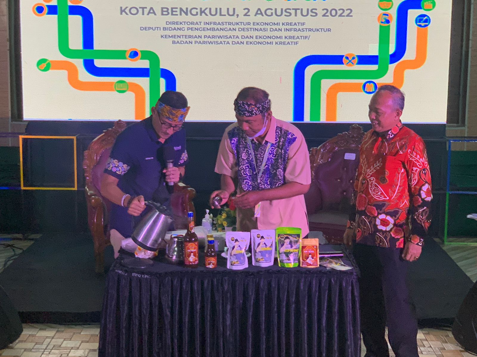 Sandiaga Uno Bantu Produk Ekraf Bengkulu Masuk E Katalog Nasional  