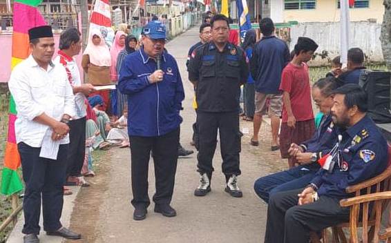  Ketua Bidang Hankam DPP Partai NasDem Supiadin Aries Saputra saat memberi sambutan. 